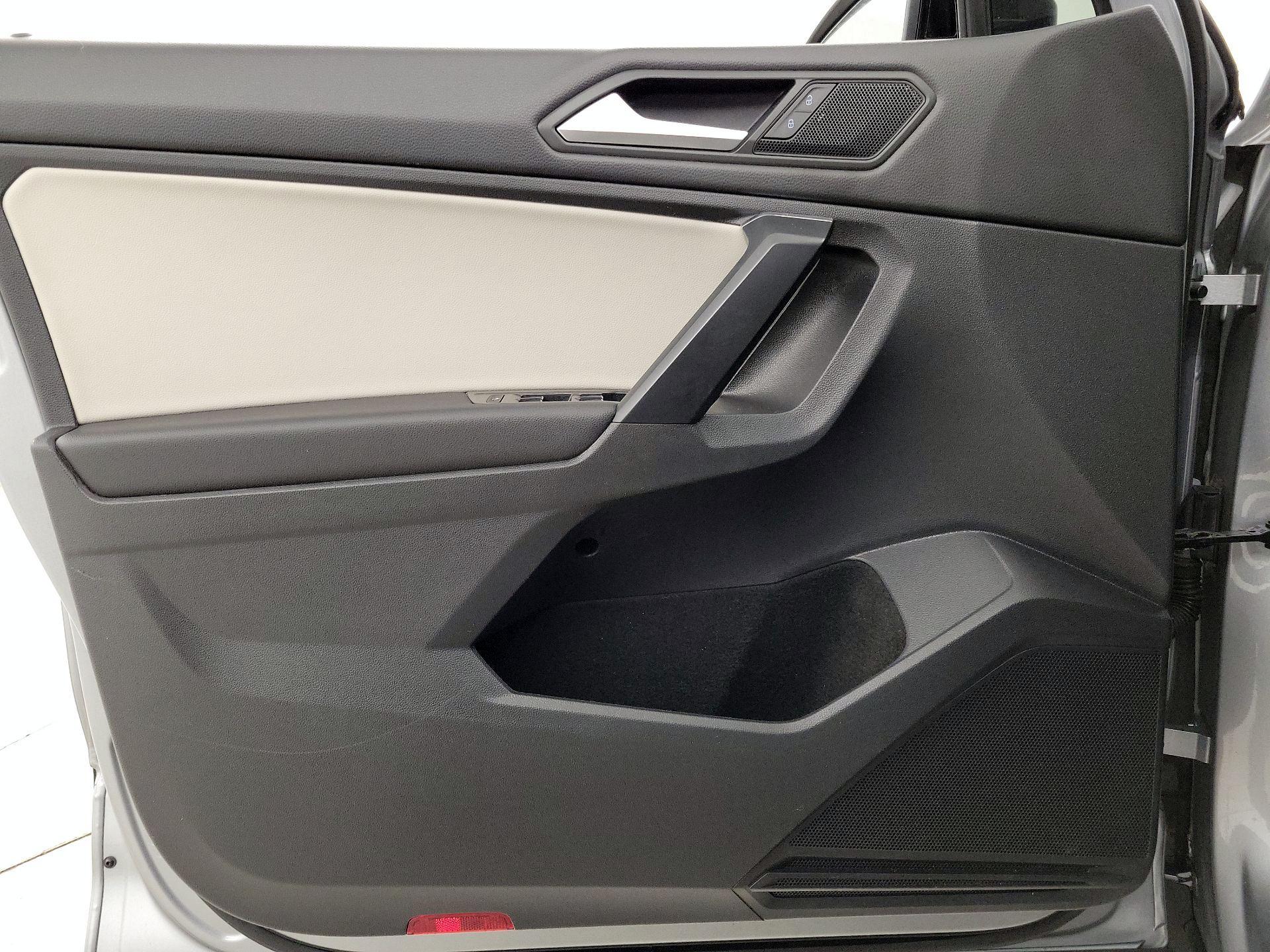 Thumbnail: 2021 Volkswagen Tiguan - 12