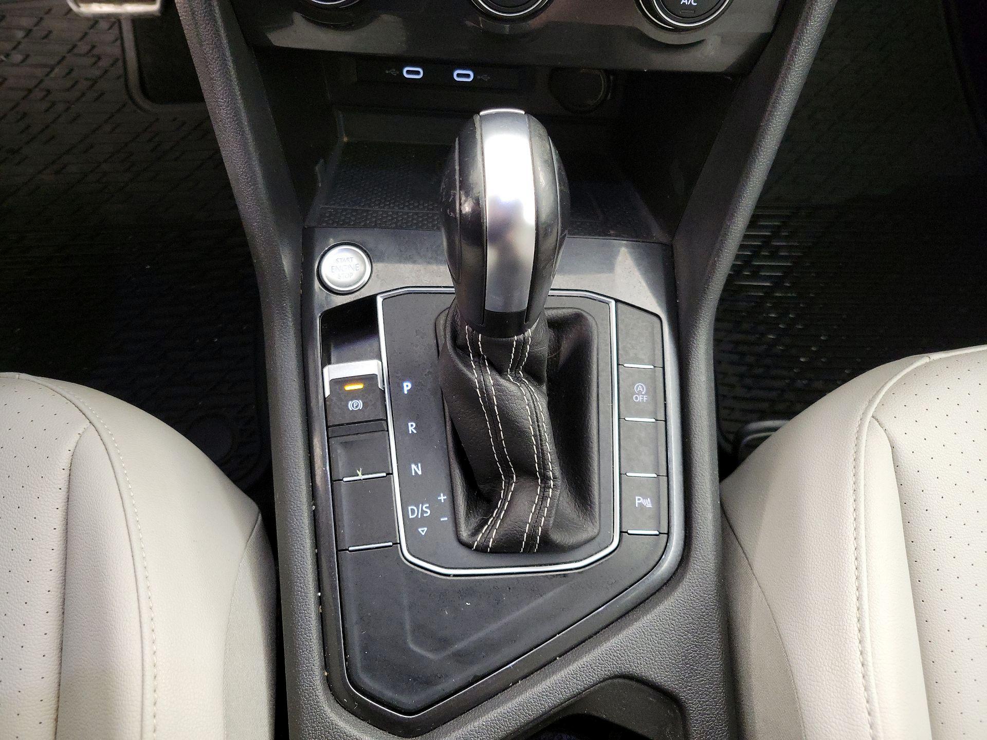 Thumbnail: 2021 Volkswagen Tiguan - 17