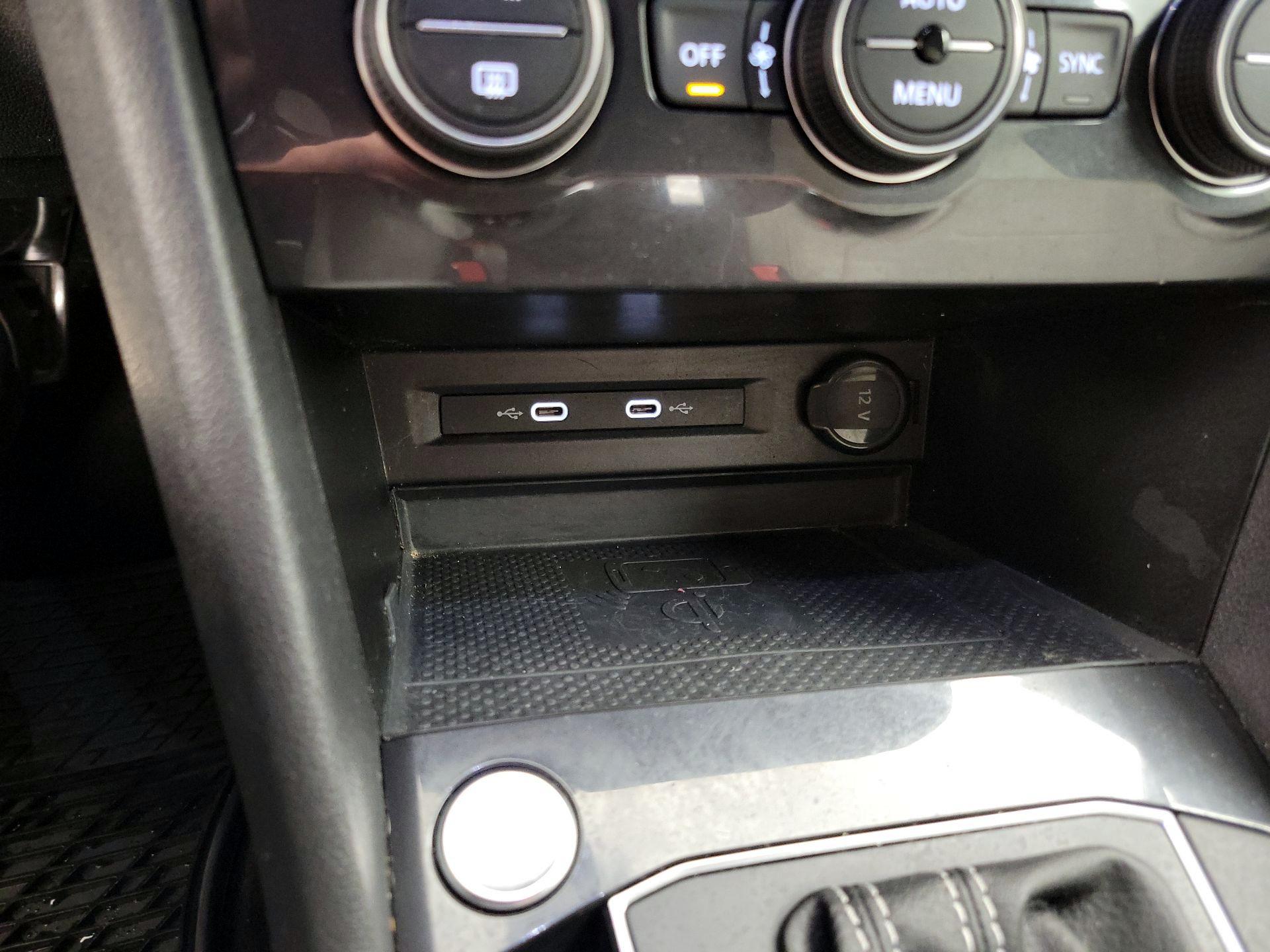 Thumbnail: 2021 Volkswagen Tiguan - 18