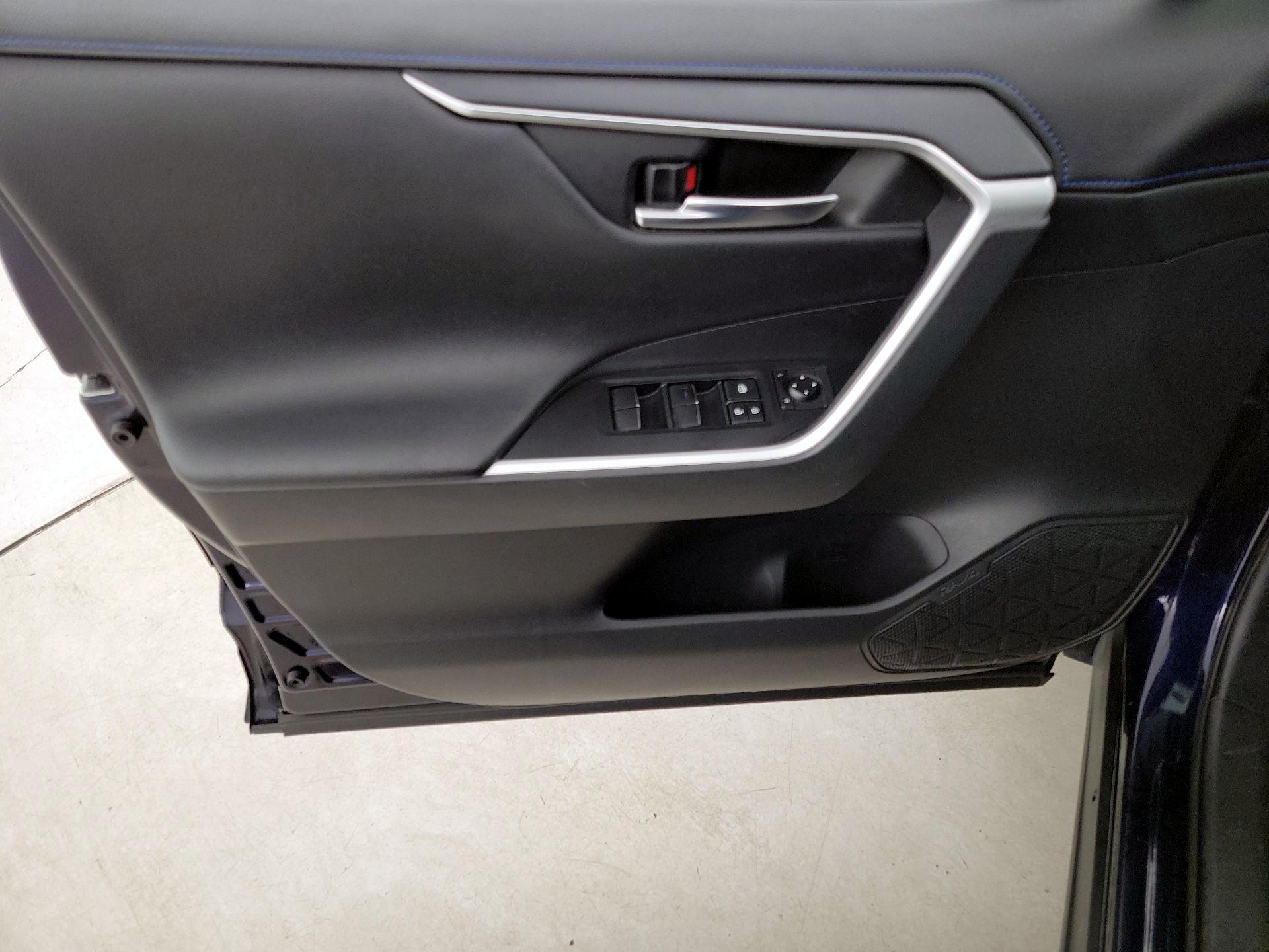 Thumbnail: 2021 Toyota RAV4 - 12