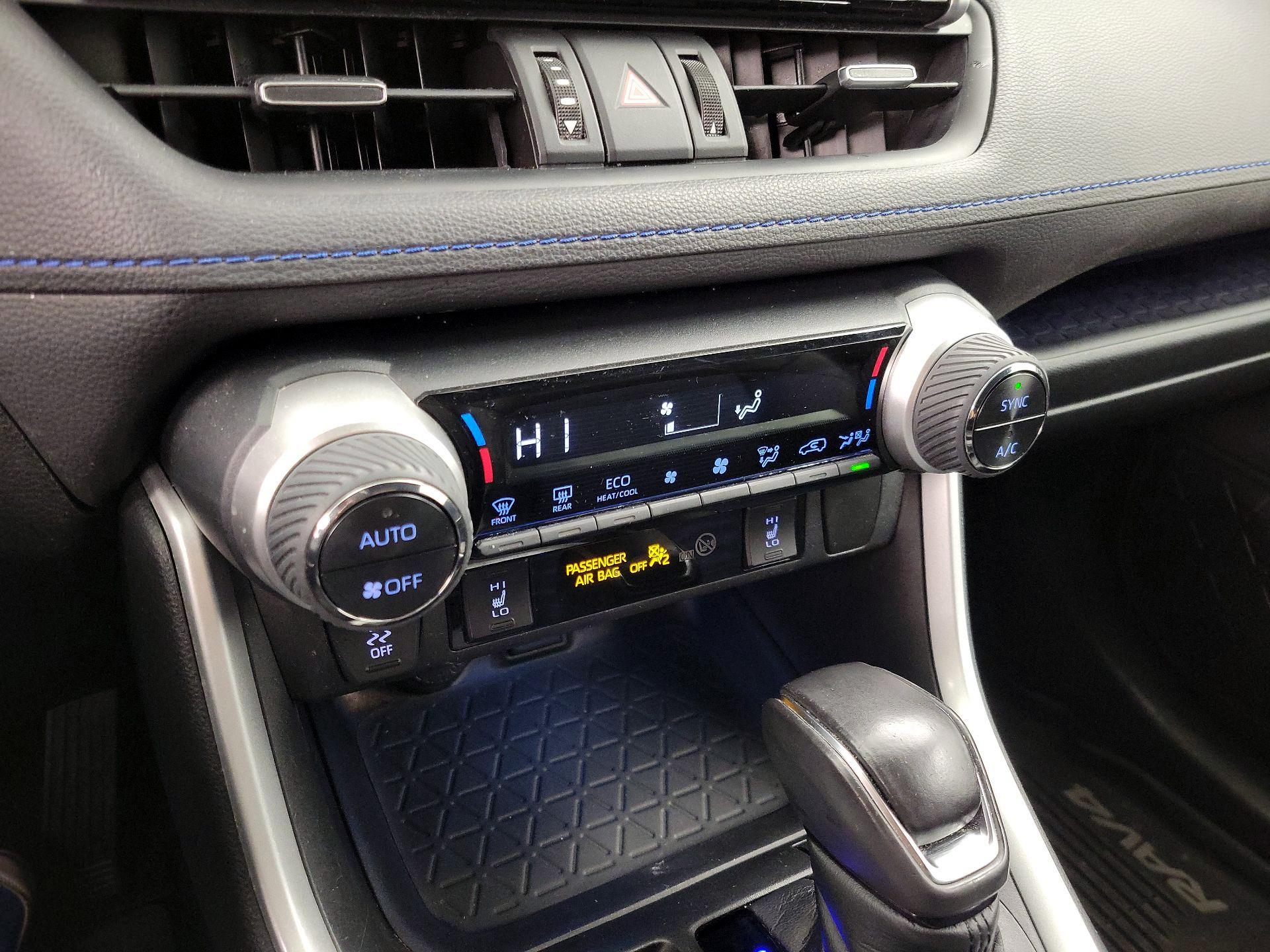 Thumbnail: 2021 Toyota RAV4 - 16