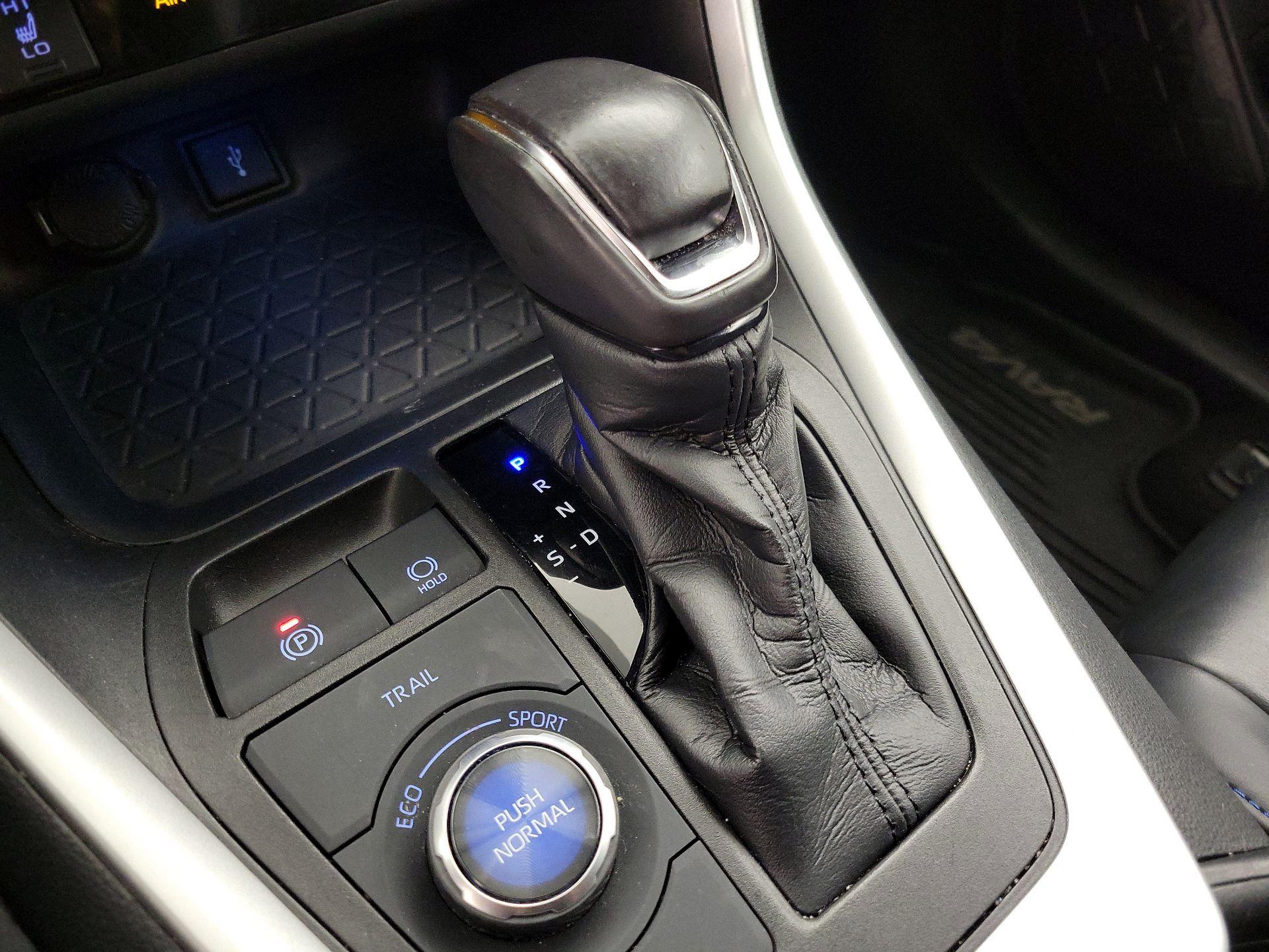 Thumbnail: 2021 Toyota RAV4 - 17