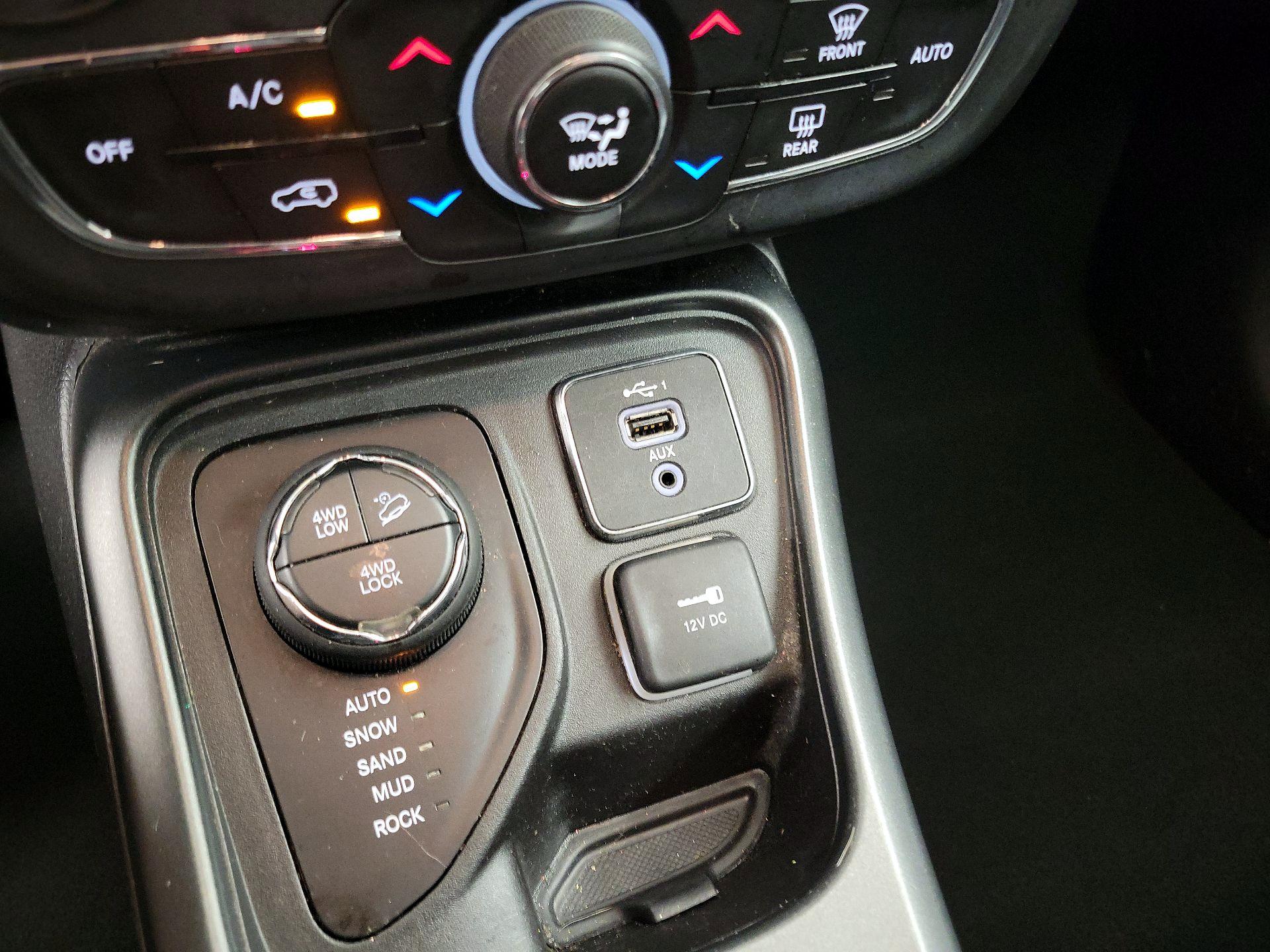 Thumbnail: 2020 Jeep Compass - 18