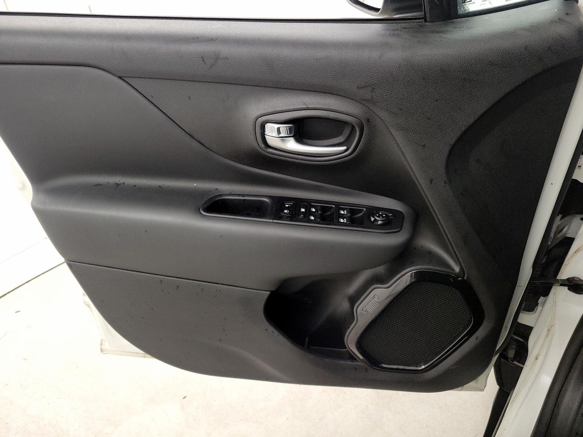 Thumbnail: 2022 Jeep Renegade - 12