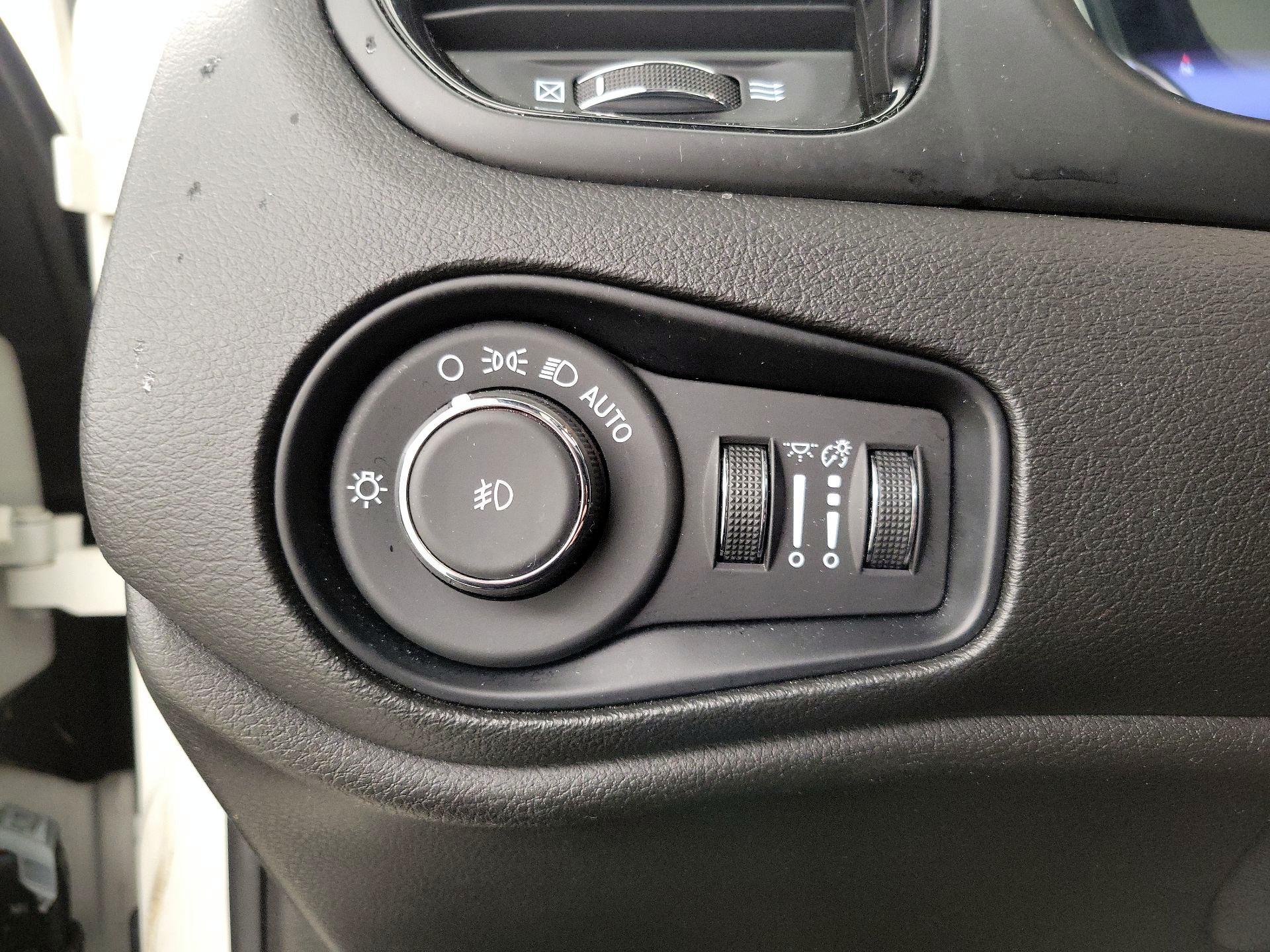 Thumbnail: 2022 Jeep Renegade - 13