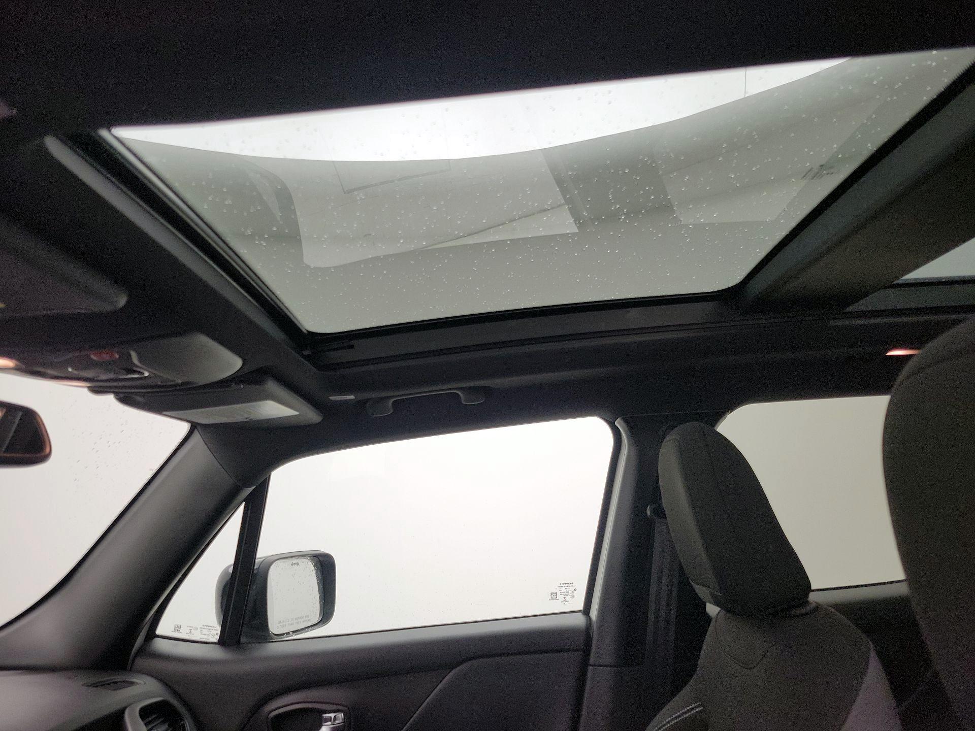 Thumbnail: 2022 Jeep Renegade - 20