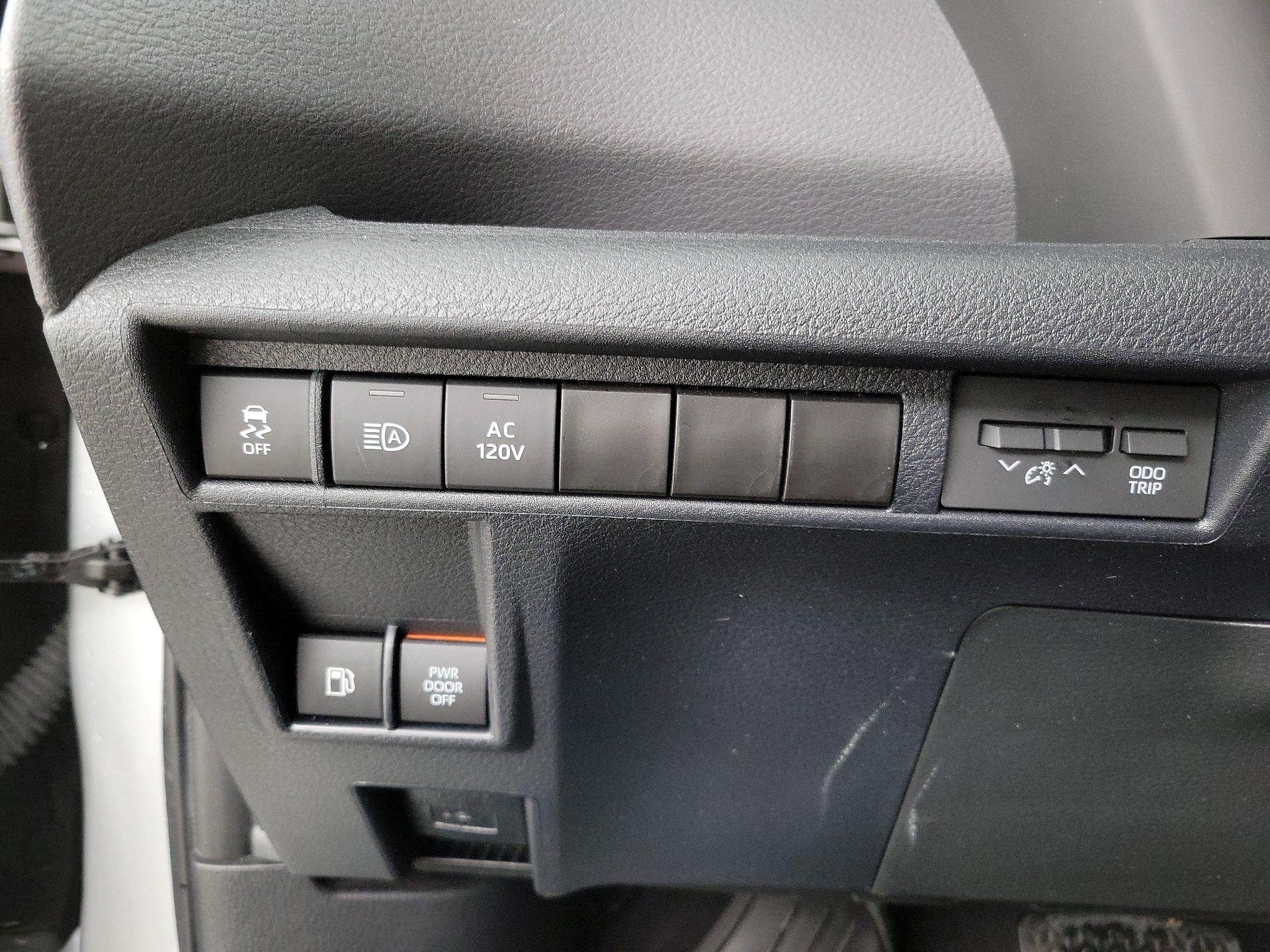 Thumbnail: 2023 Toyota Sienna - 13