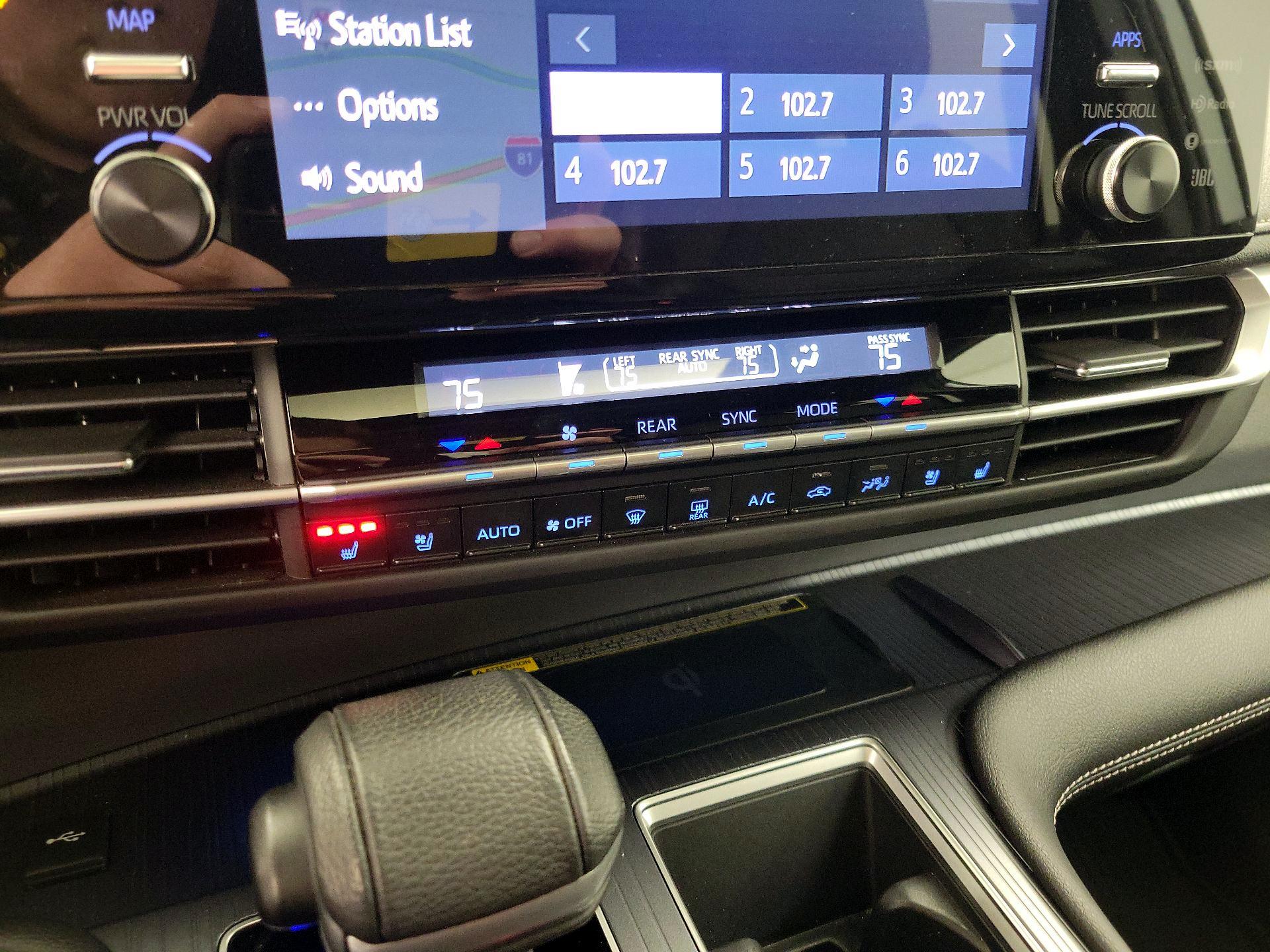 Thumbnail: 2023 Toyota Sienna - 17