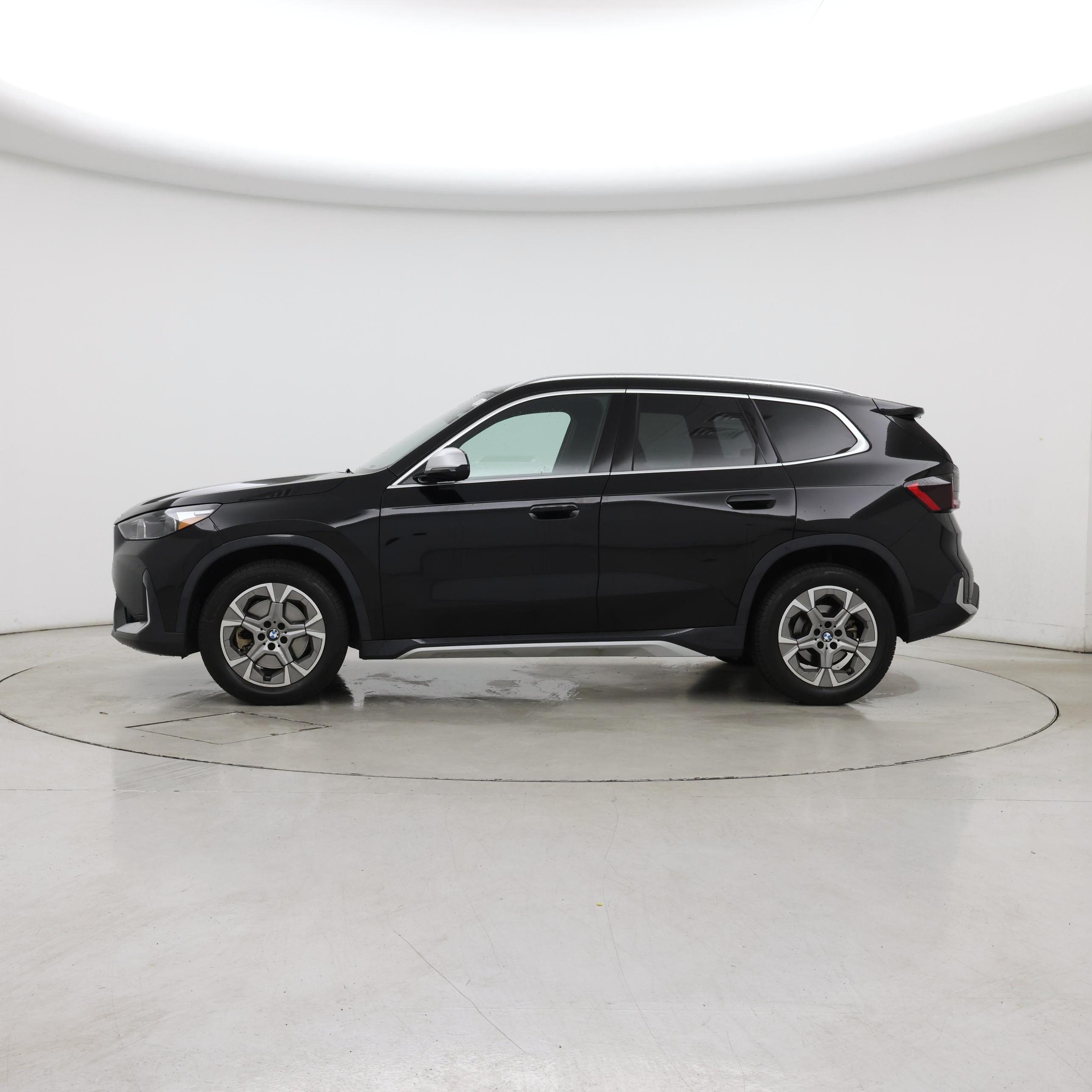 Thumbnail: 2023 BMW X1 - 3