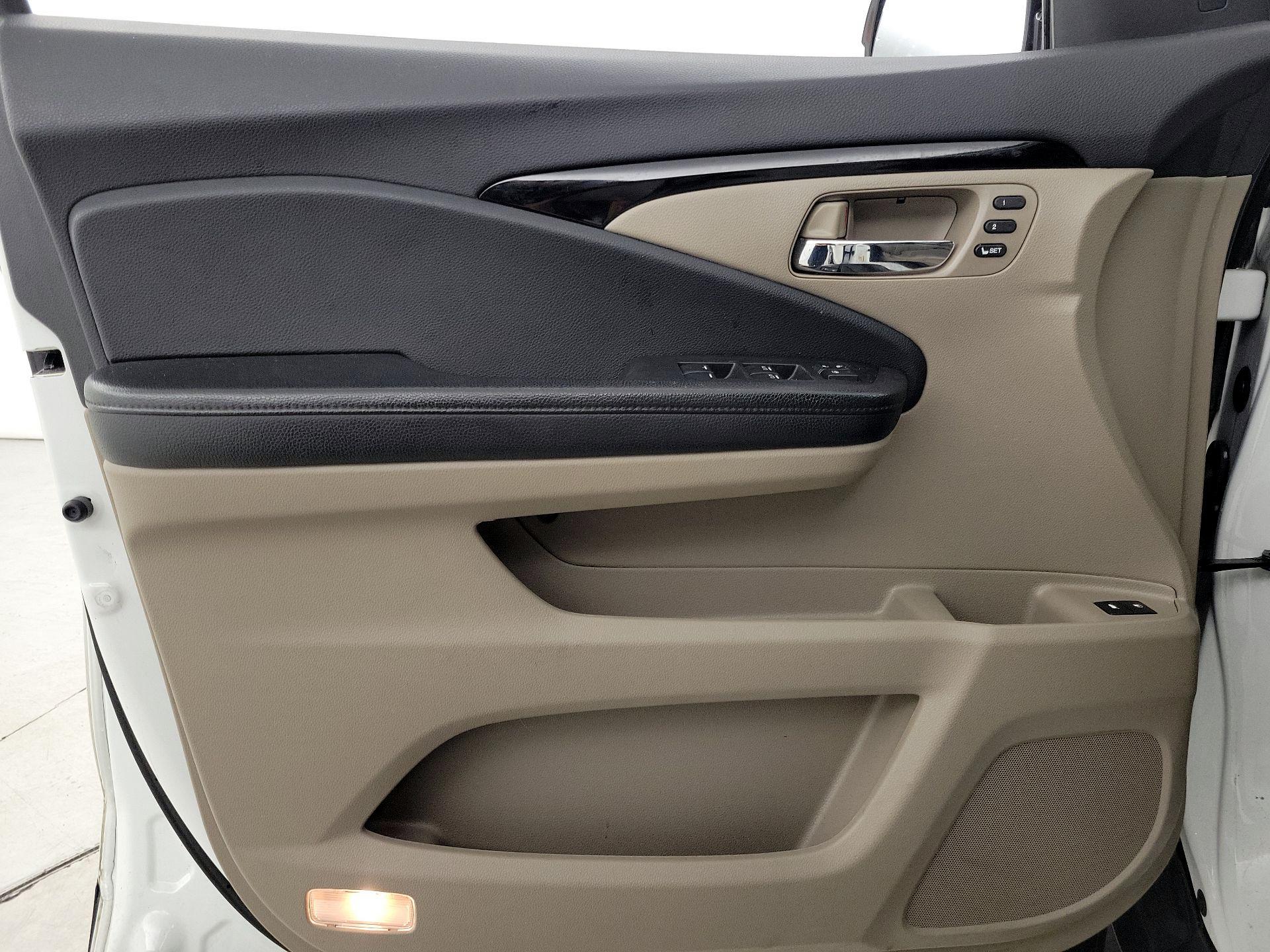 Thumbnail: 2020 Honda Pilot - 12