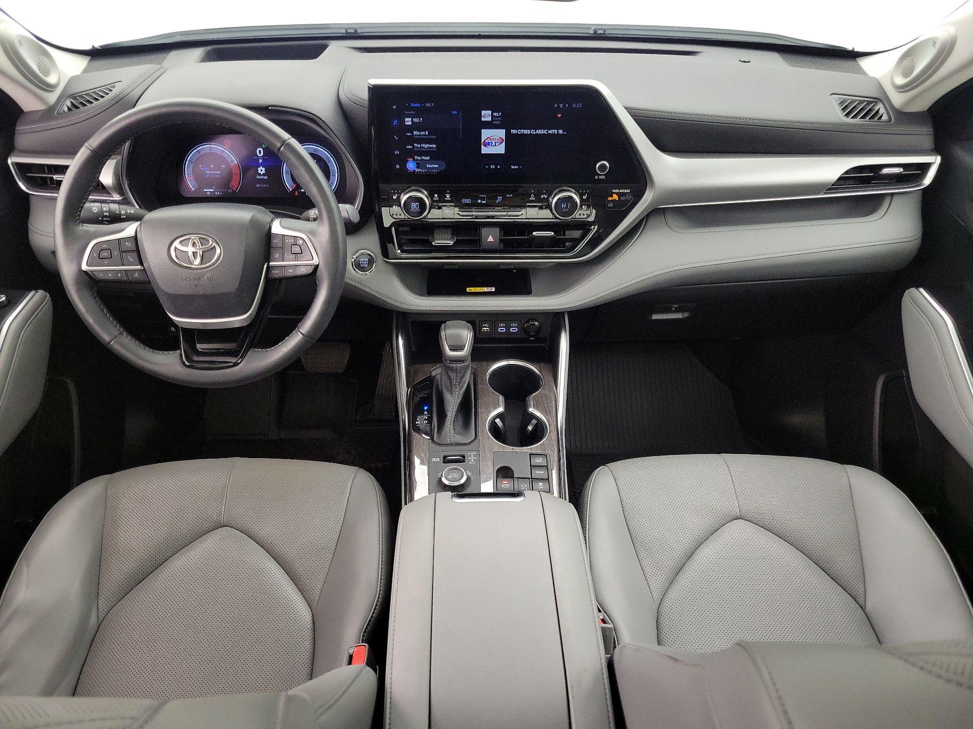 Thumbnail: 2023 Toyota Highlander - 9