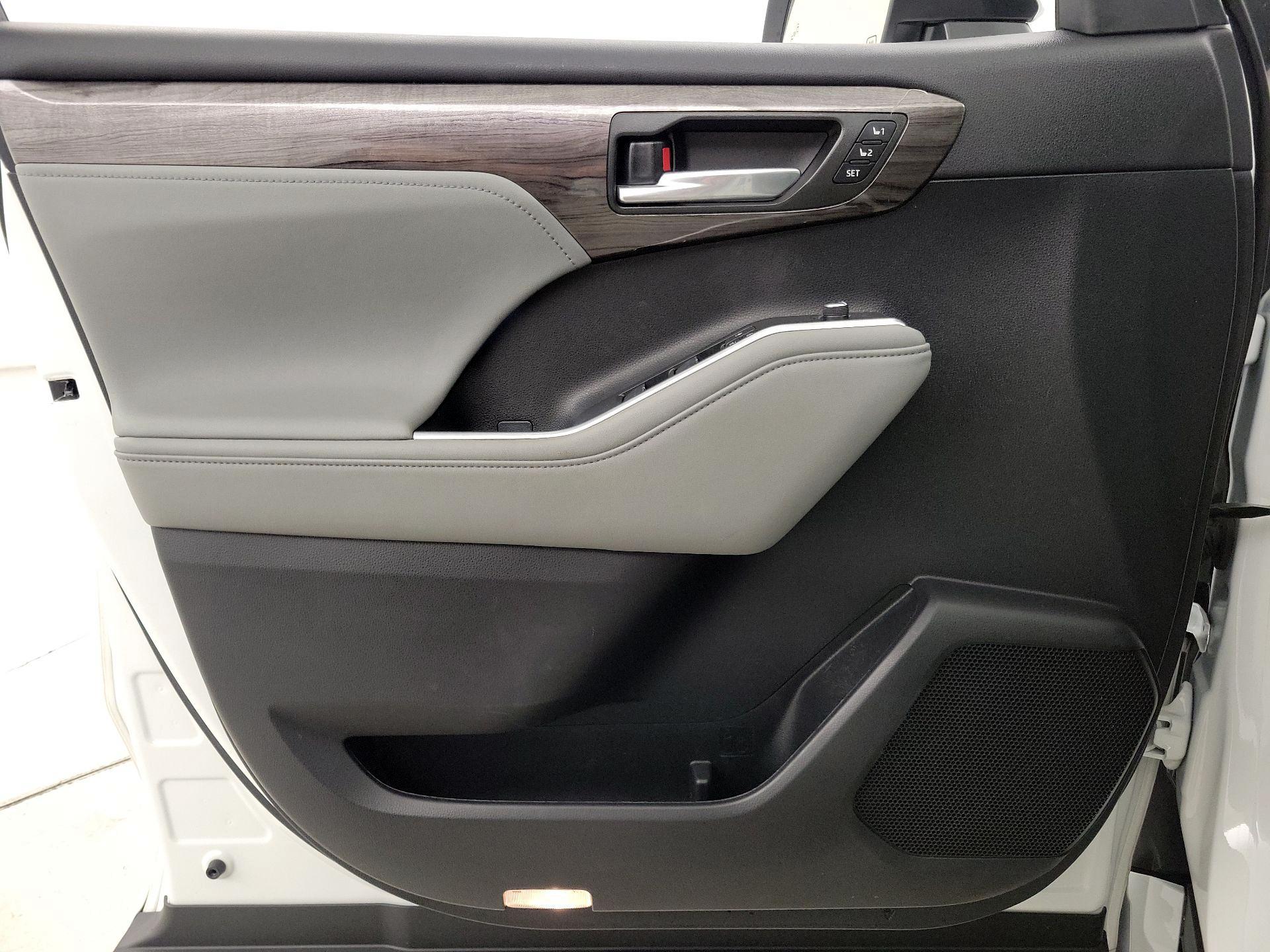 Thumbnail: 2023 Toyota Highlander - 12