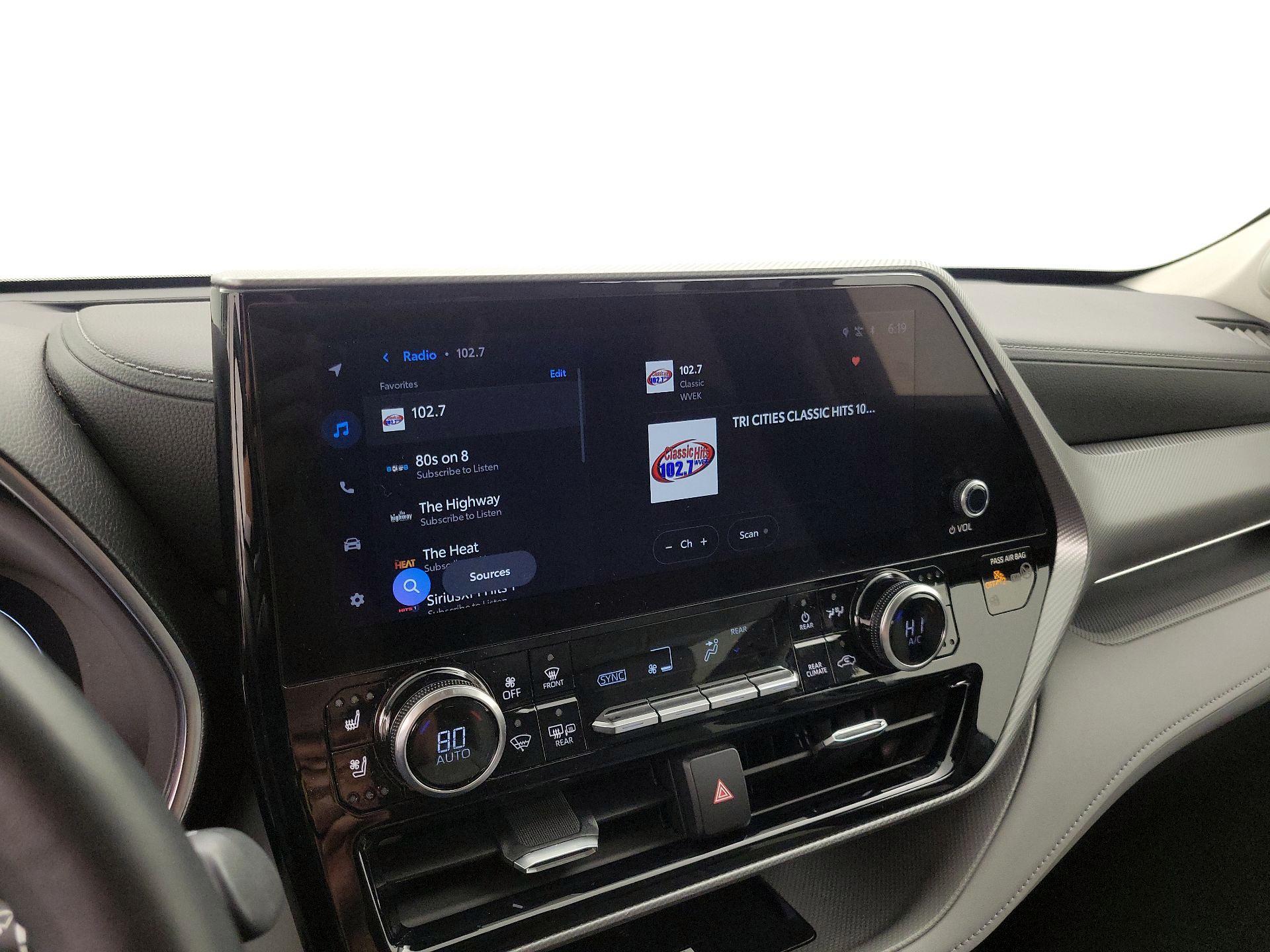 Thumbnail: 2023 Toyota Highlander - 15