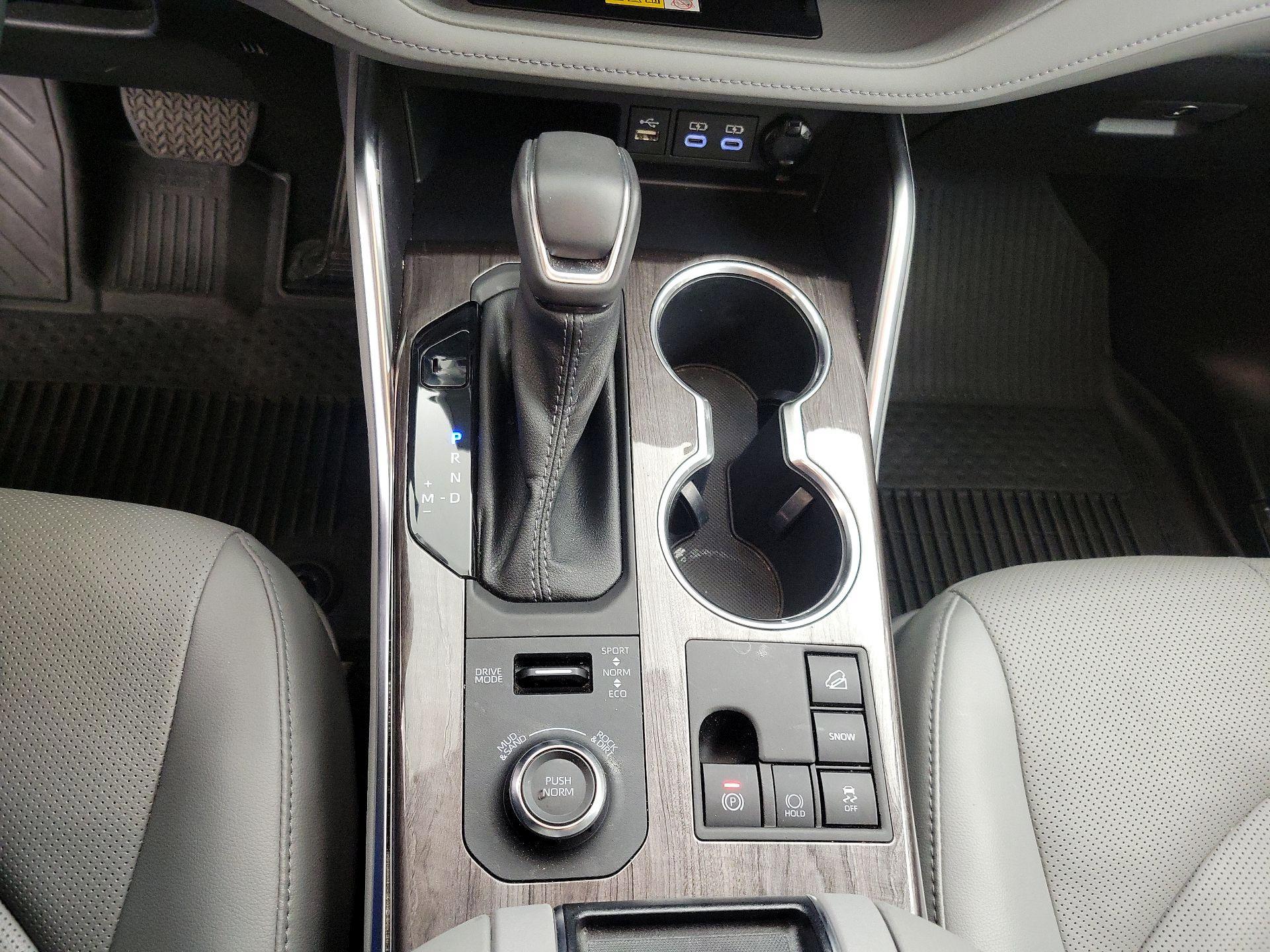 Thumbnail: 2023 Toyota Highlander - 17