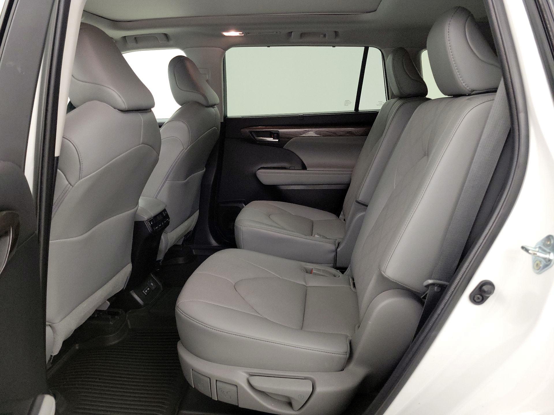 Thumbnail: 2023 Toyota Highlander - 20