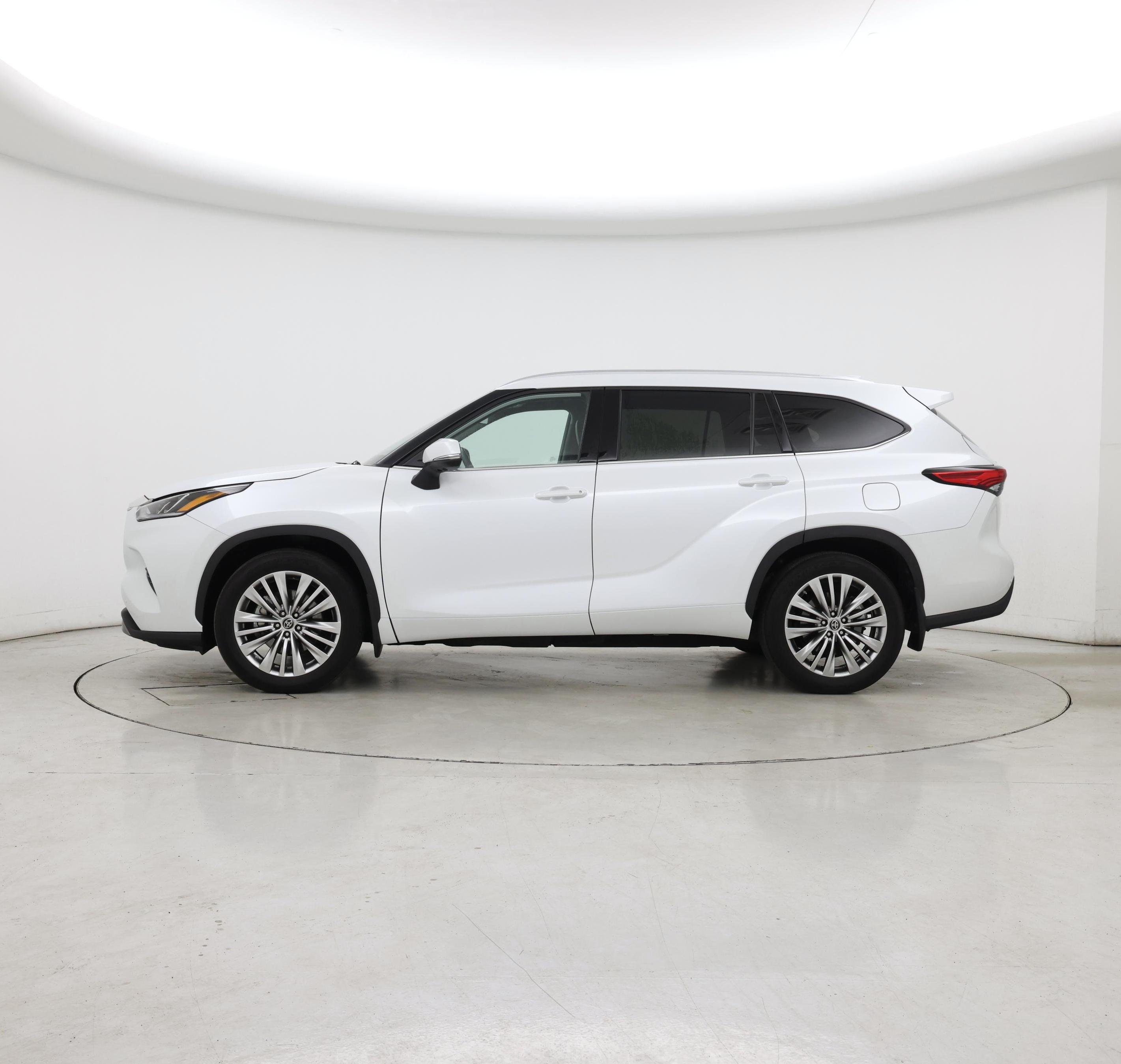 Thumbnail: 2023 Toyota Highlander - 3