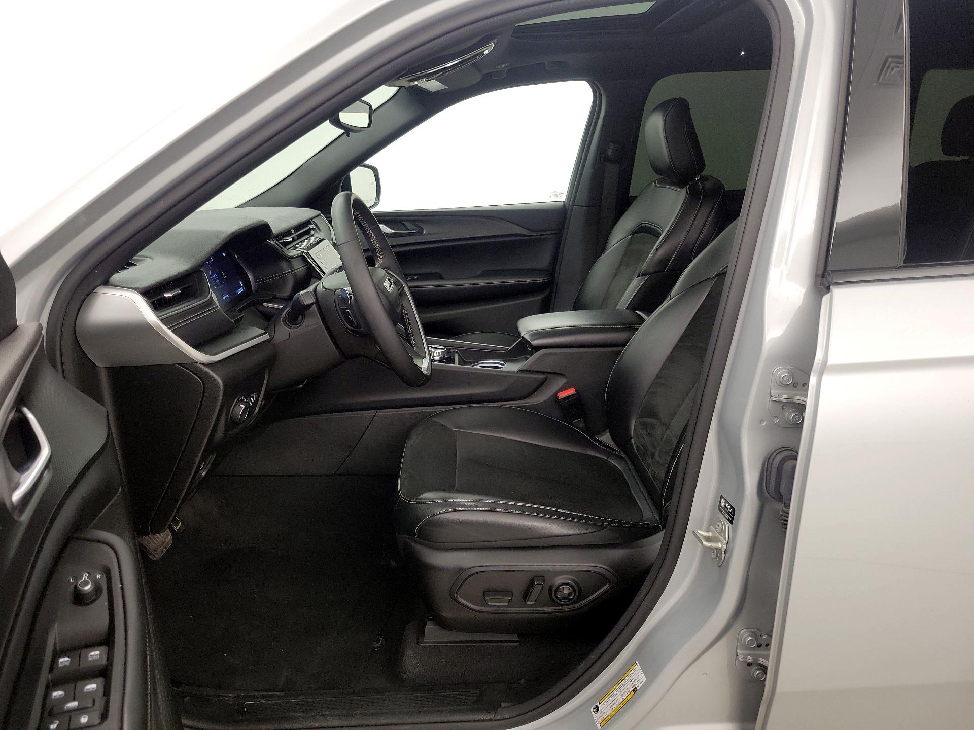 Thumbnail: 2024 Jeep Grand Cherokee - 11