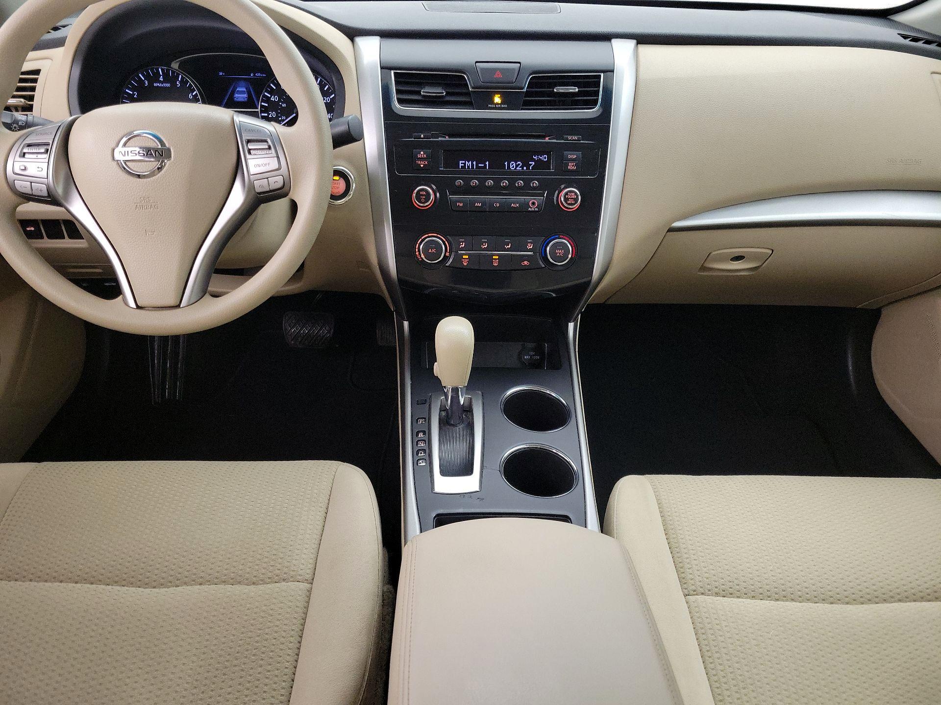 Thumbnail: 2015 Nissan Altima - 9