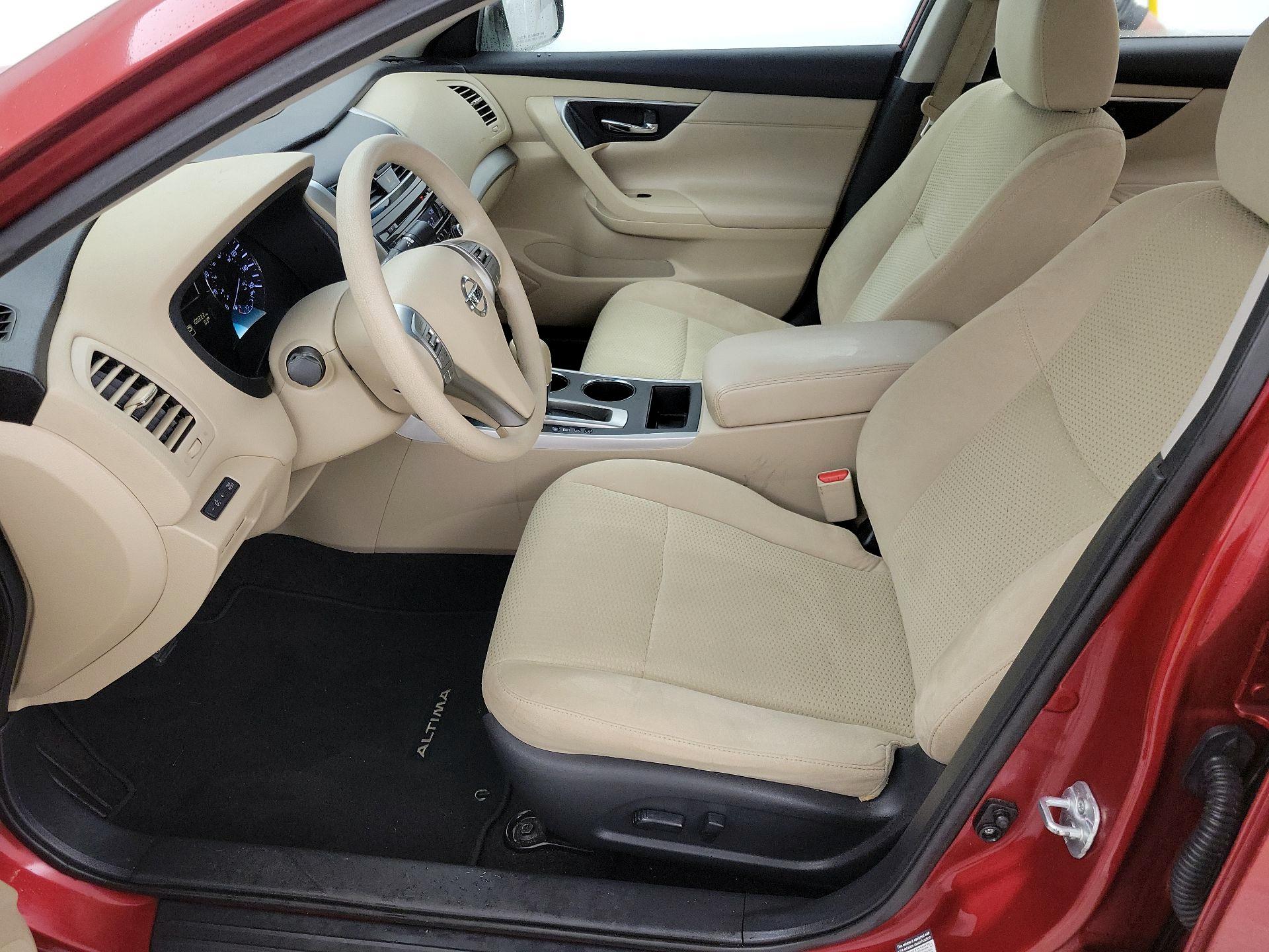 Thumbnail: 2015 Nissan Altima - 11