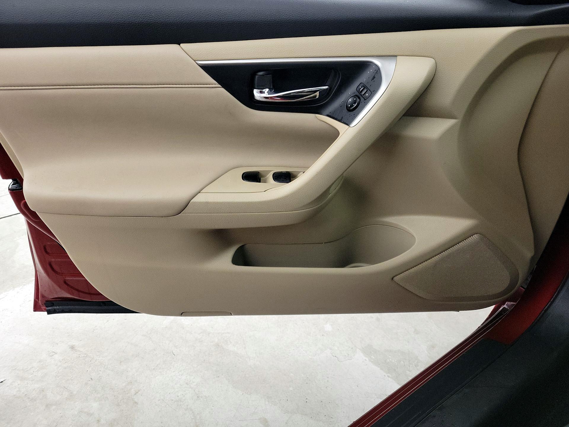 Thumbnail: 2015 Nissan Altima - 12