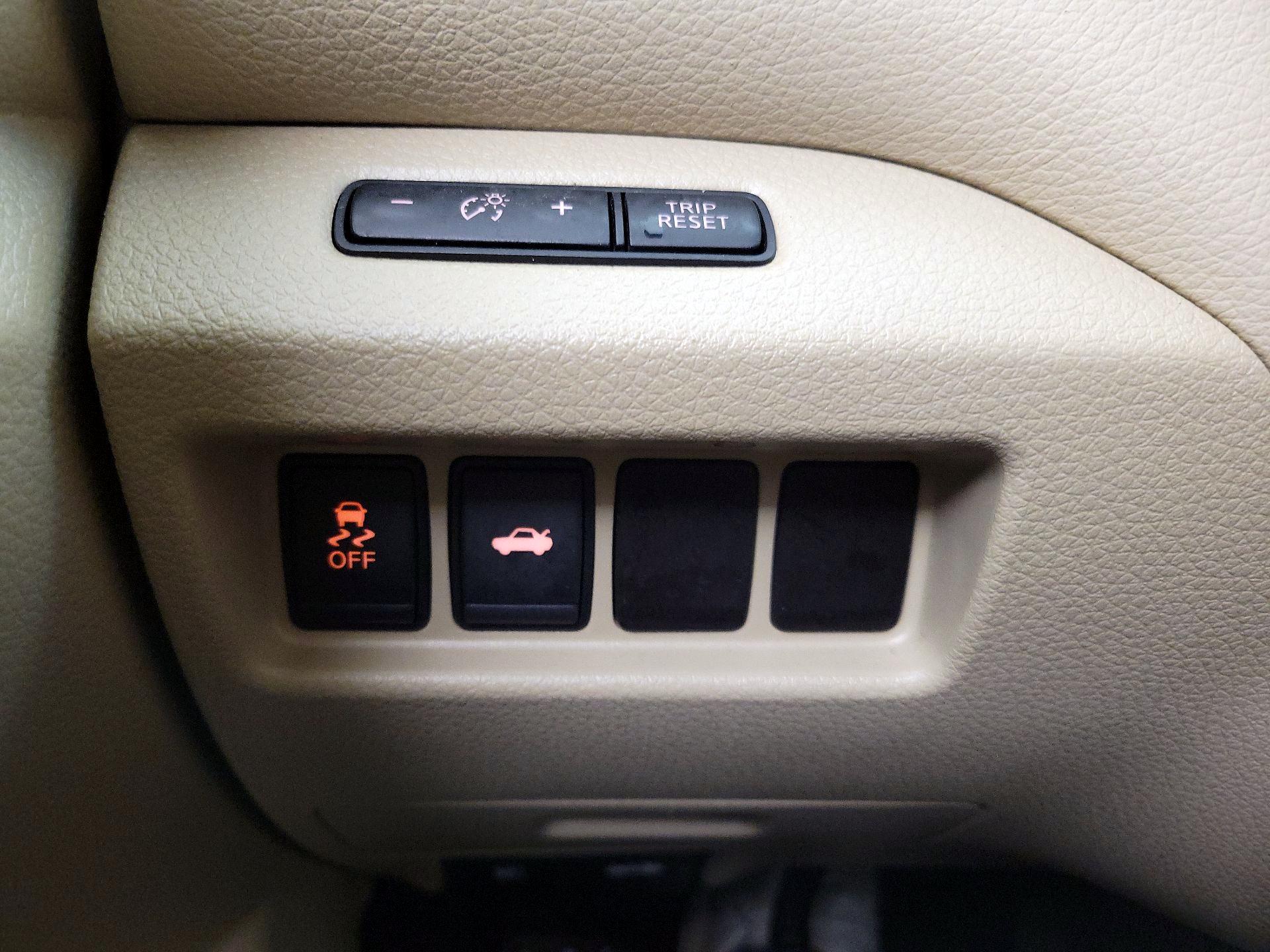 Thumbnail: 2015 Nissan Altima - 13