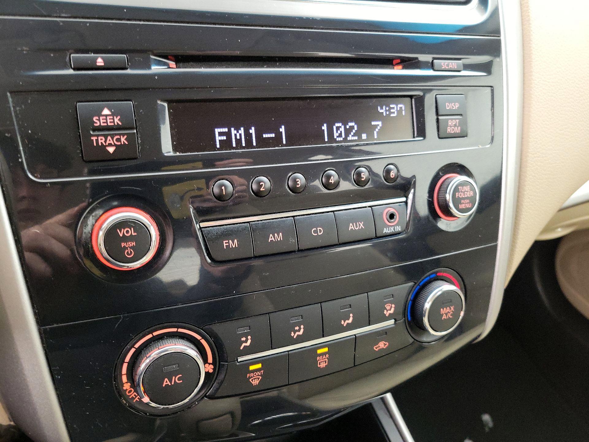 Thumbnail: 2015 Nissan Altima - 14