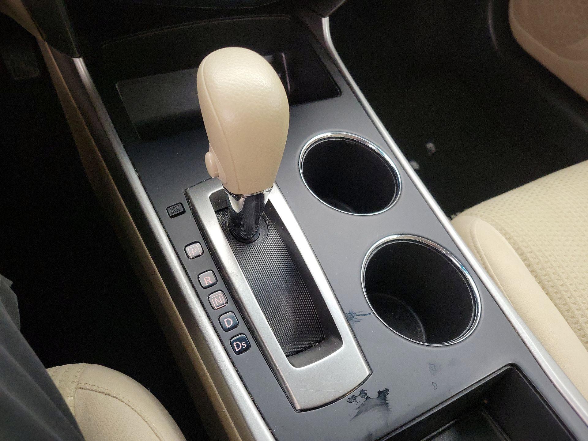 Thumbnail: 2015 Nissan Altima - 16