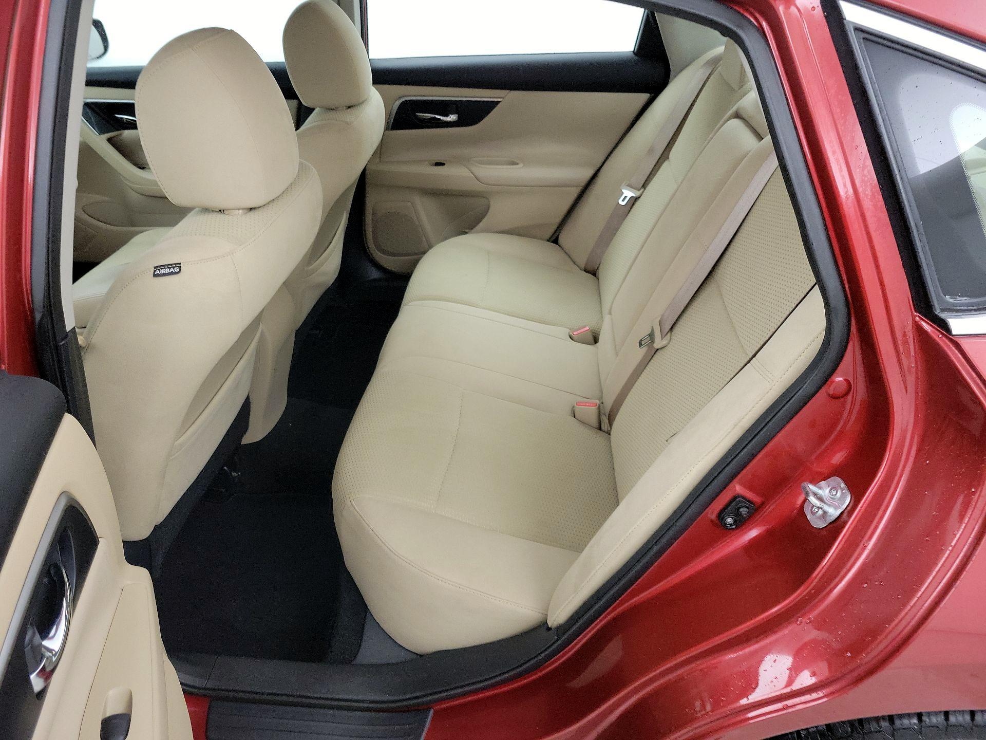 Thumbnail: 2015 Nissan Altima - 18