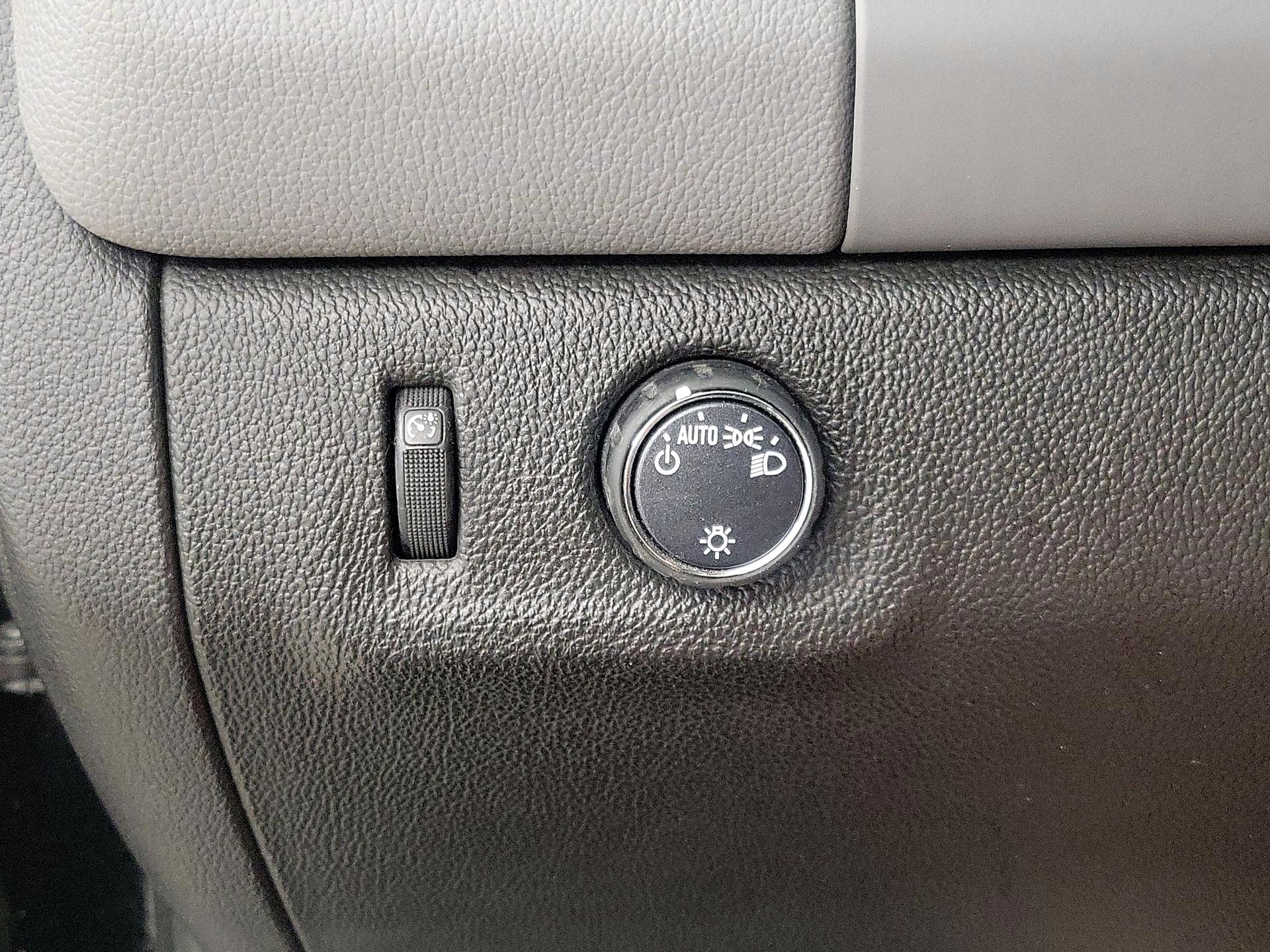 Thumbnail: 2021 Chevrolet Colorado - 13