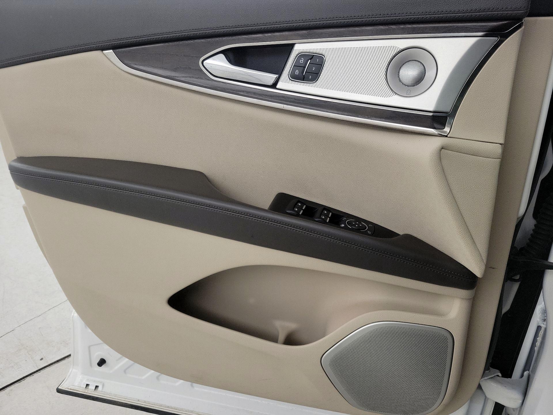 Thumbnail: 2020 Lincoln Nautilus - 12