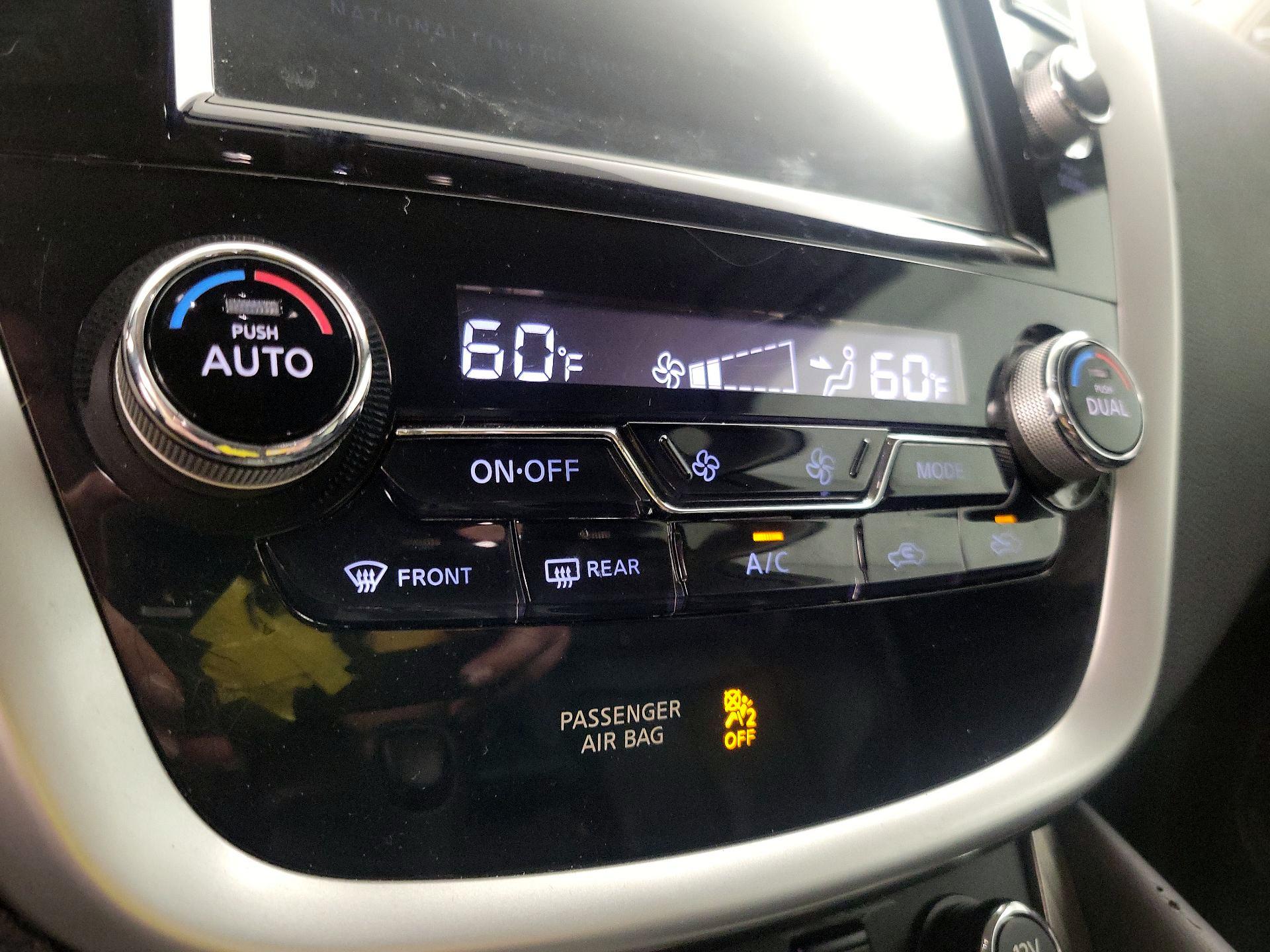 Thumbnail: 2015 Nissan Murano - 17