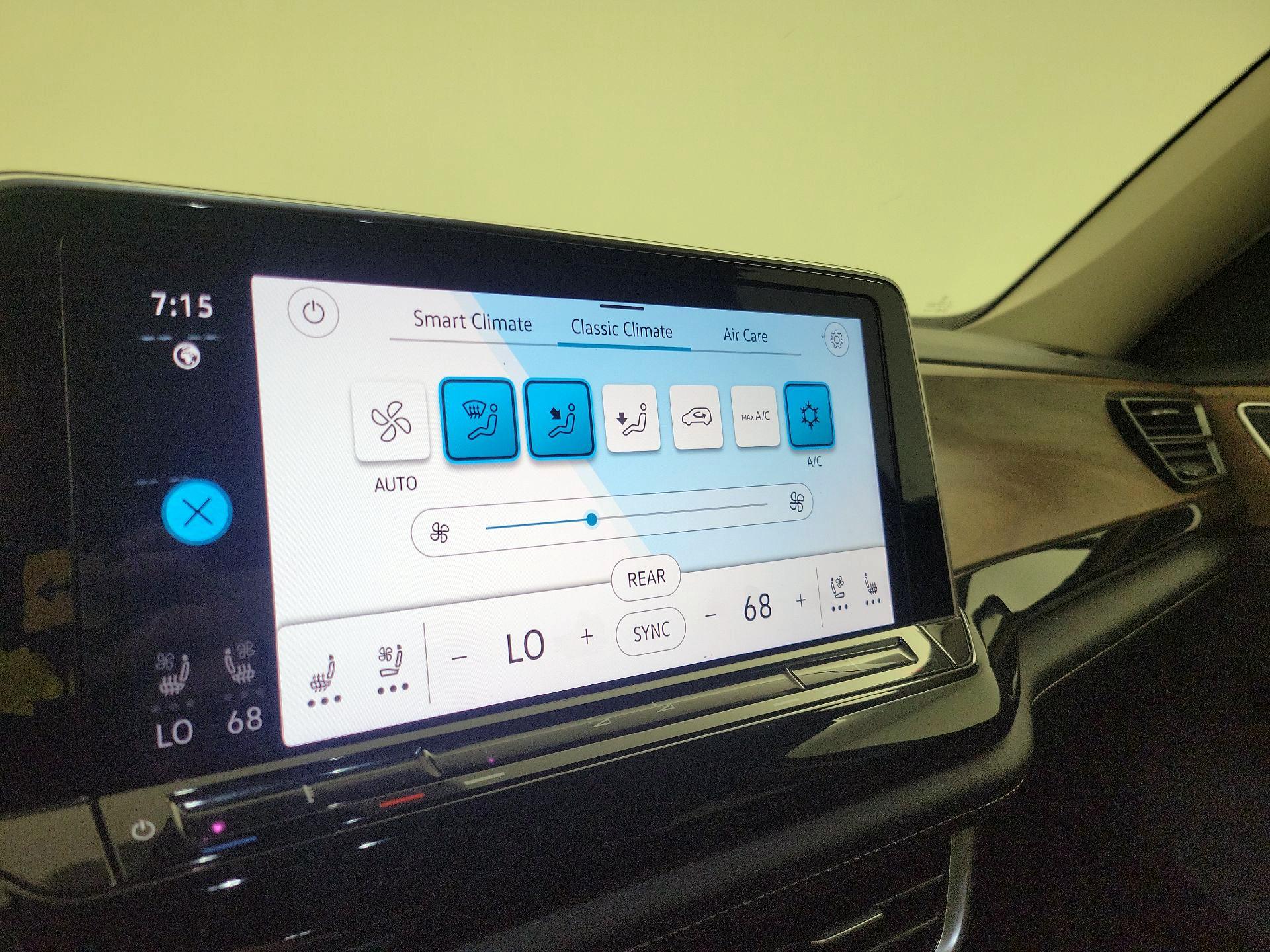 Thumbnail: 2024 Volkswagen Atlas - 16