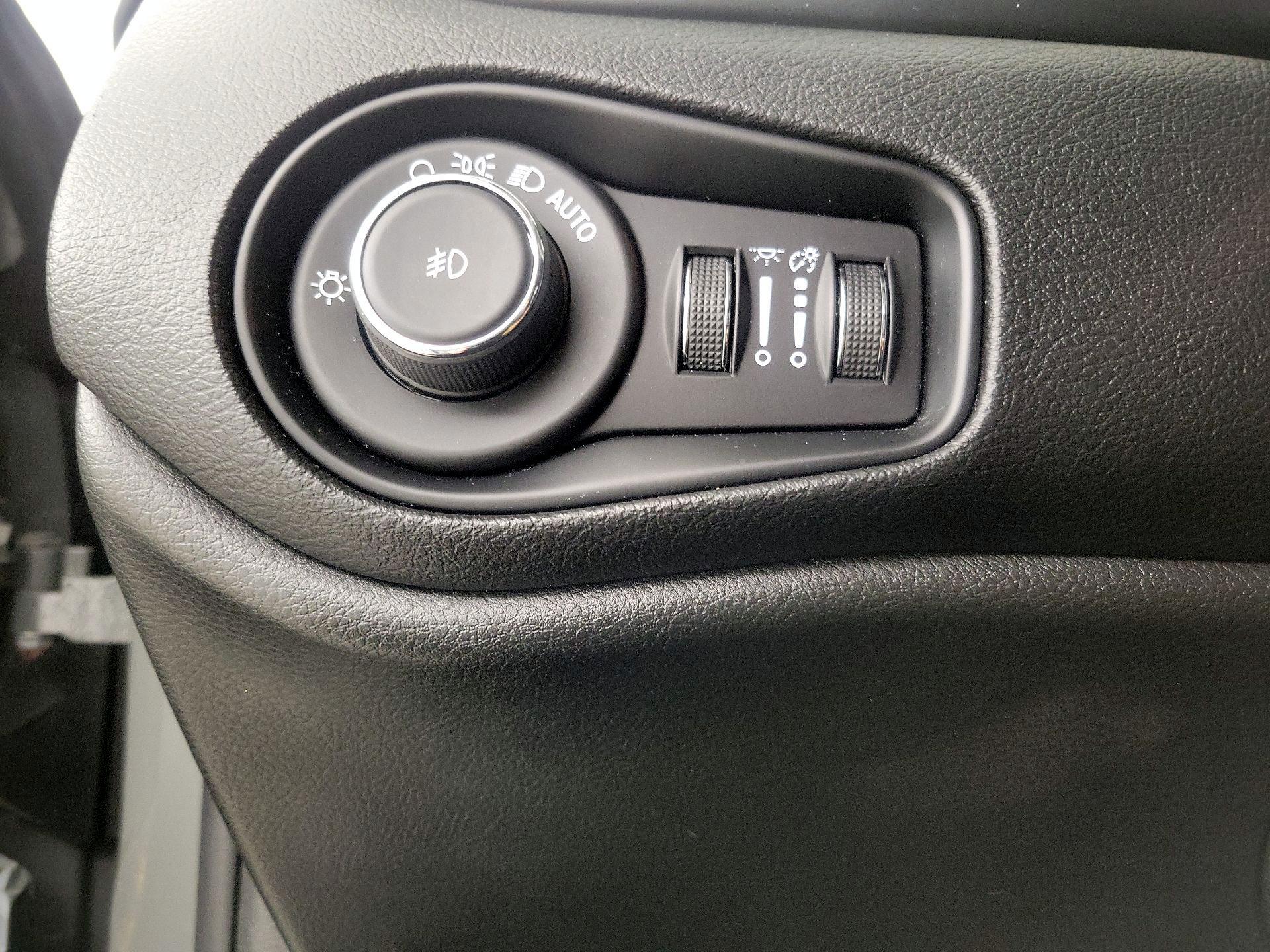 Thumbnail: 2021 Jeep Renegade - 13