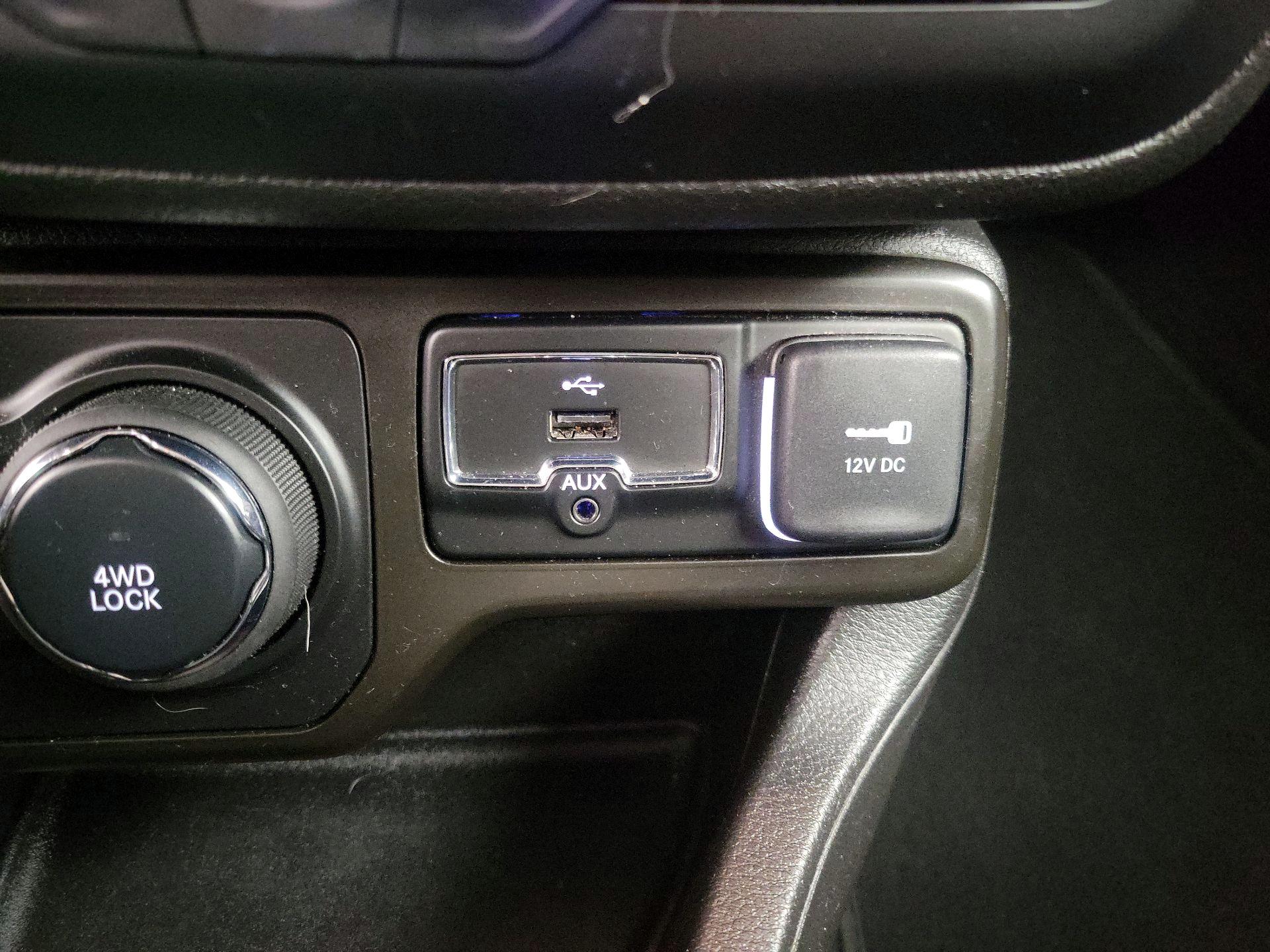 Thumbnail: 2021 Jeep Renegade - 18