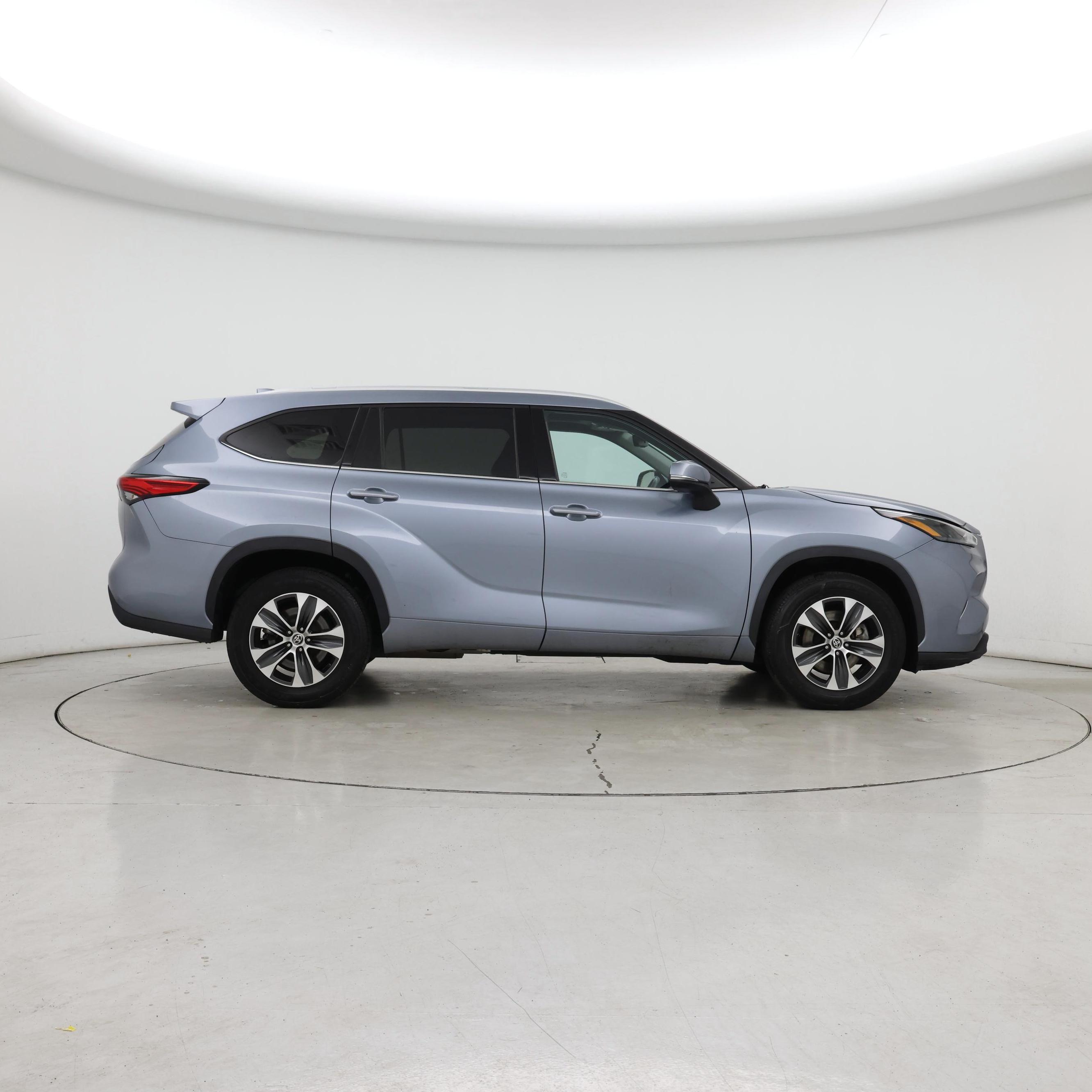Thumbnail: 2022 Toyota Highlander - 7