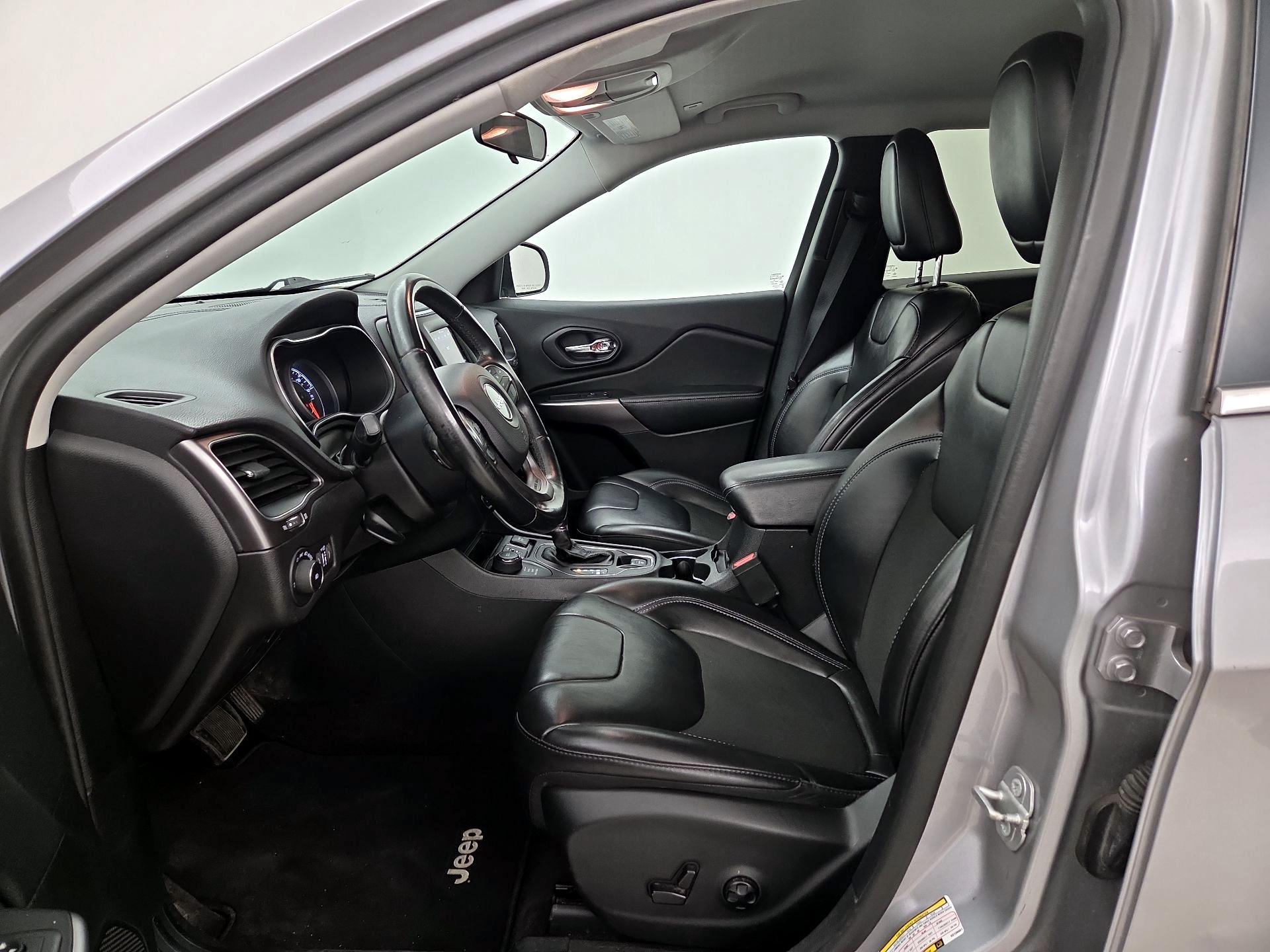 Thumbnail: 2019 Jeep Cherokee - 11