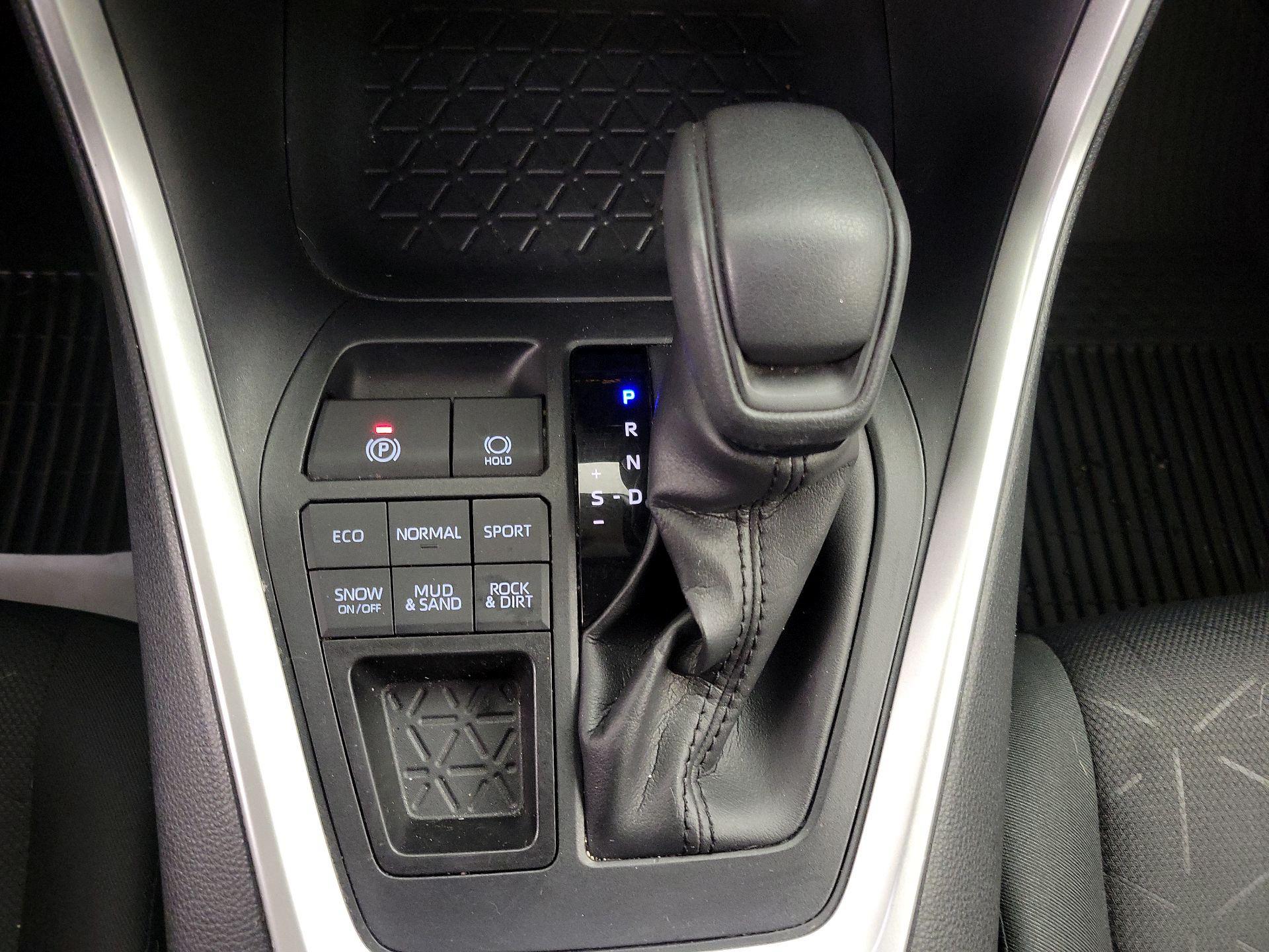 Thumbnail: 2023 Toyota RAV4 - 17