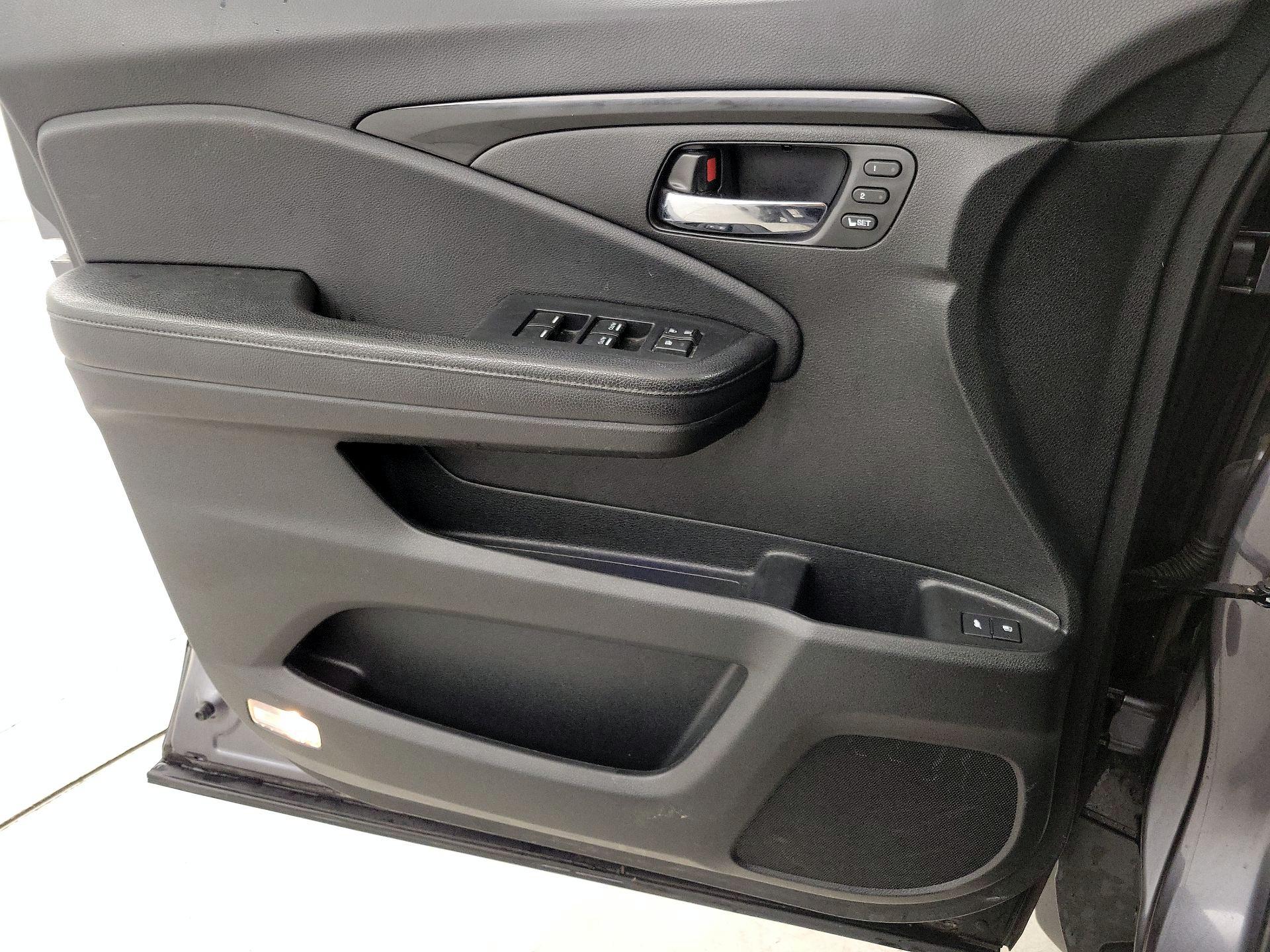 Thumbnail: 2016 Honda Pilot - 12