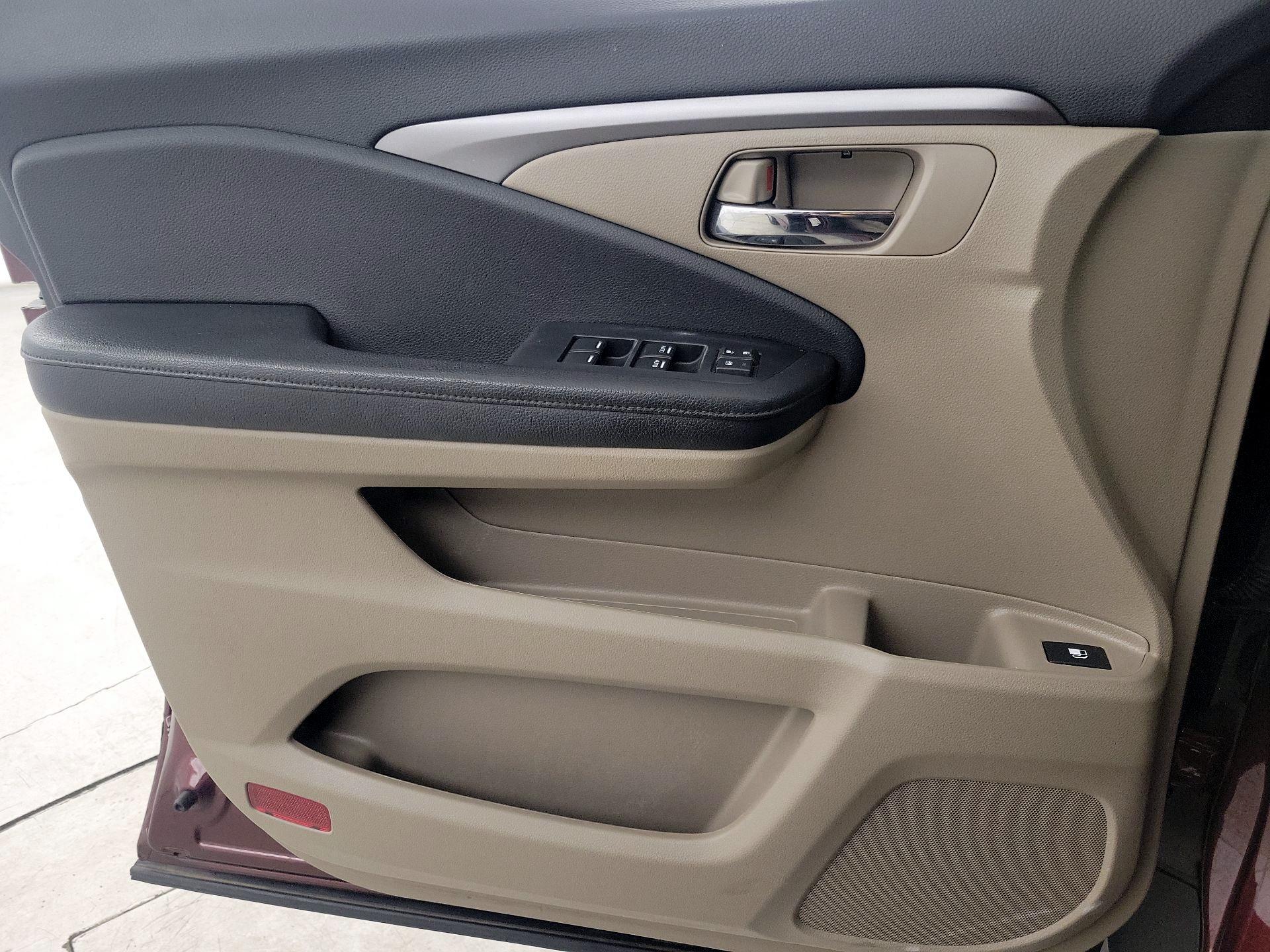 Thumbnail: 2019 Honda Pilot - 12