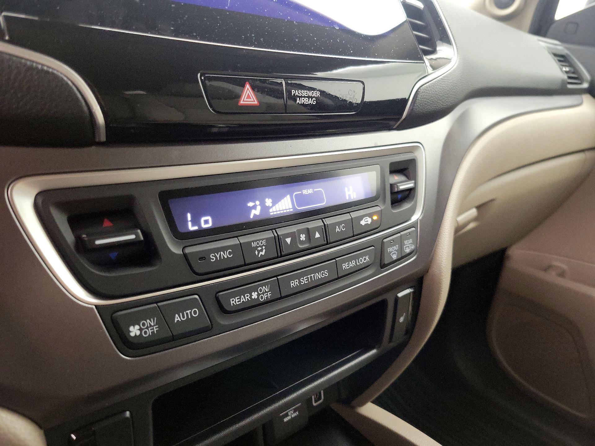 Thumbnail: 2019 Honda Pilot - 16