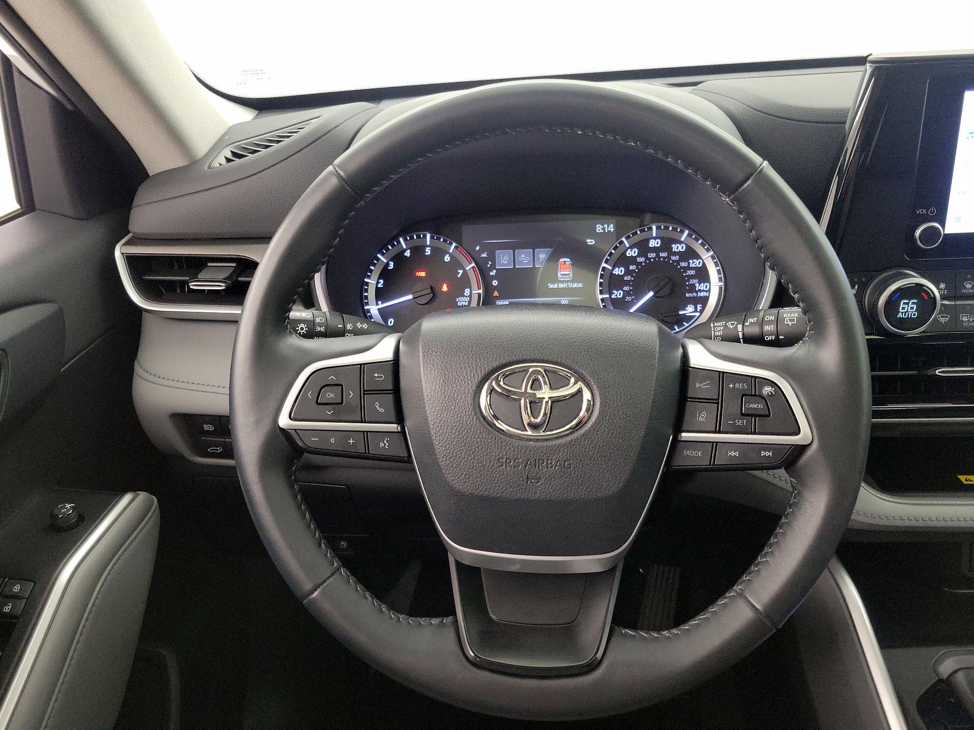 Thumbnail: 2023 Toyota Highlander - 10