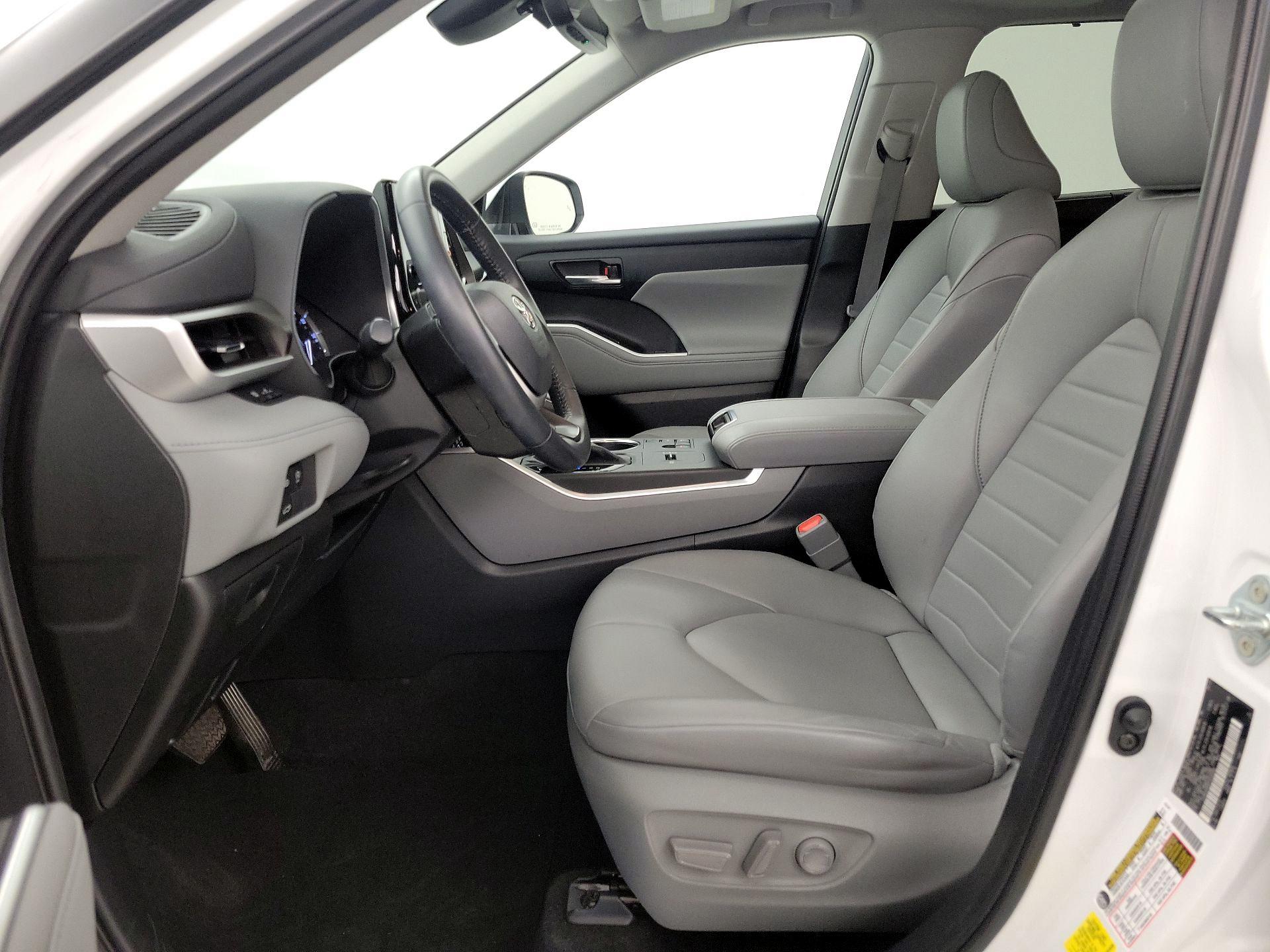 Thumbnail: 2023 Toyota Highlander - 11