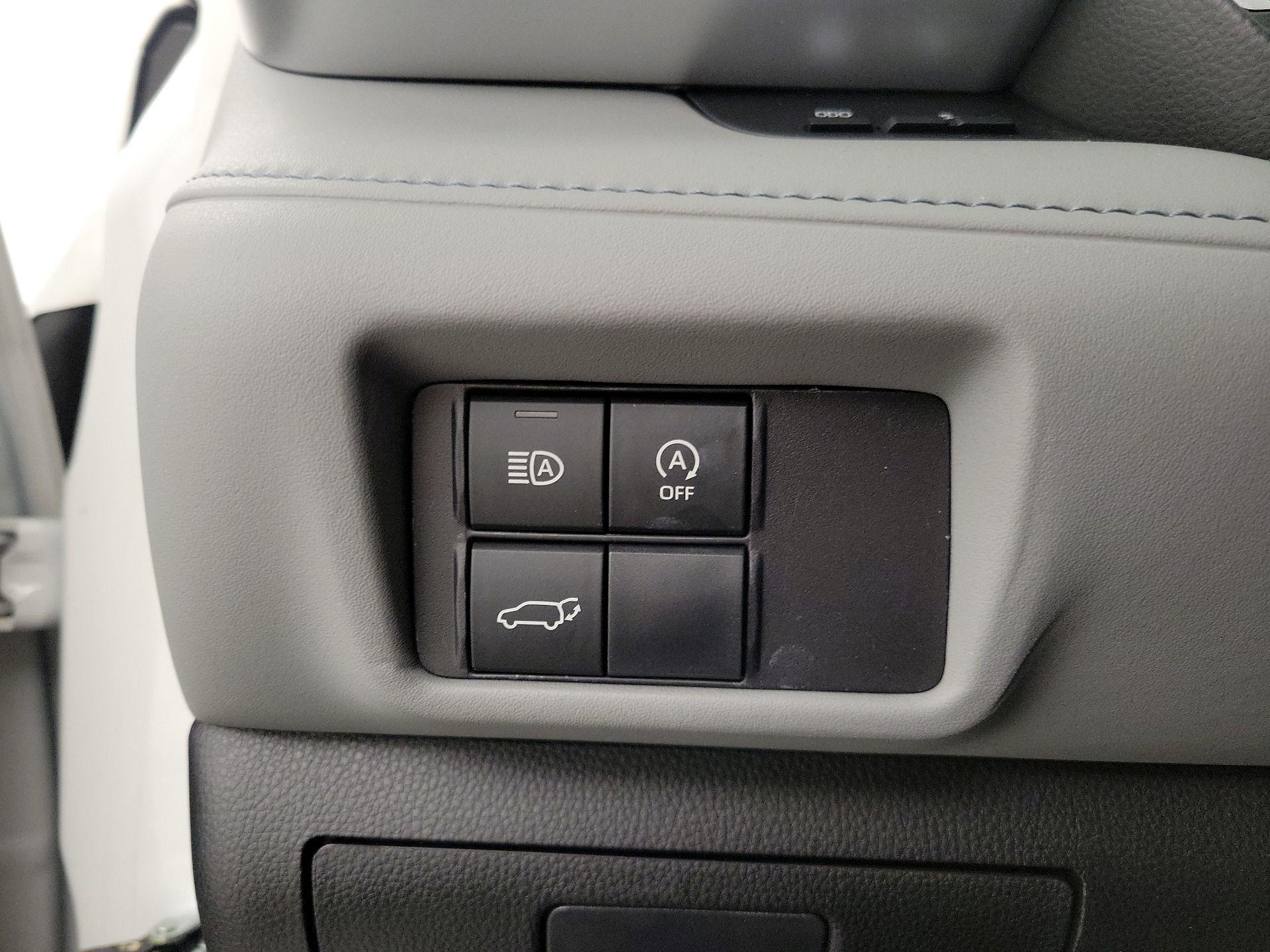 Thumbnail: 2023 Toyota Highlander - 13