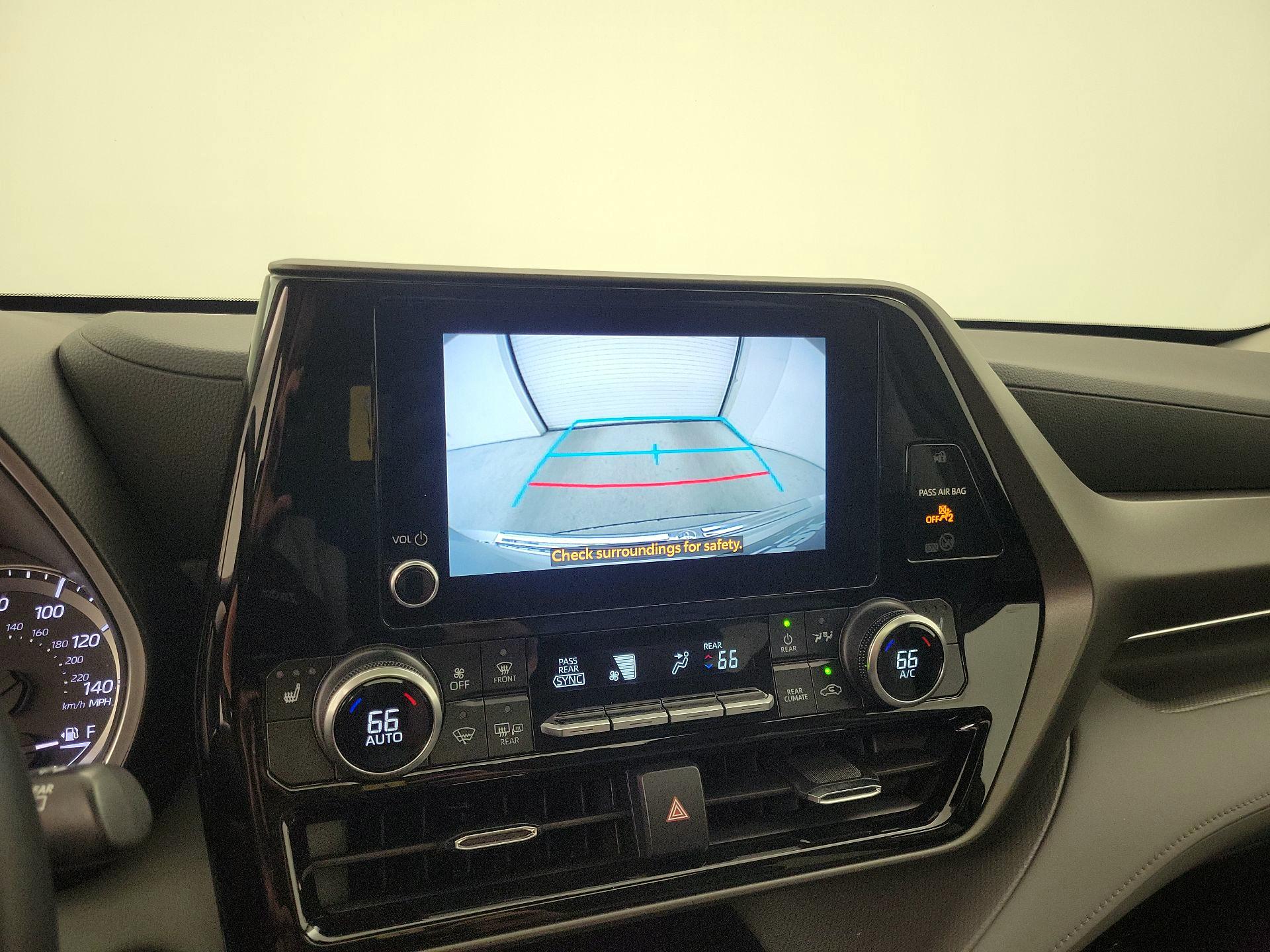 Thumbnail: 2023 Toyota Highlander - 14