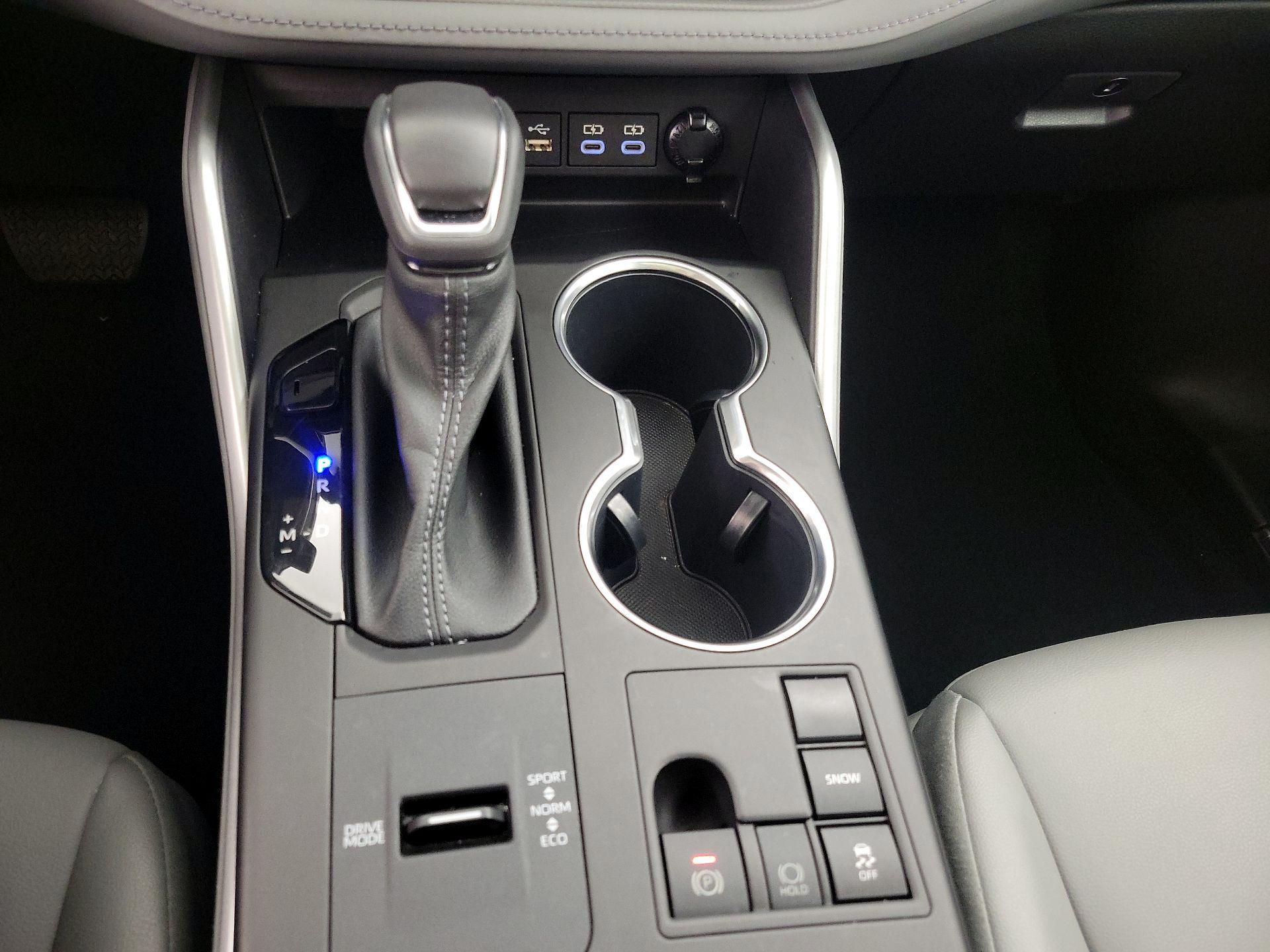 Thumbnail: 2023 Toyota Highlander - 17