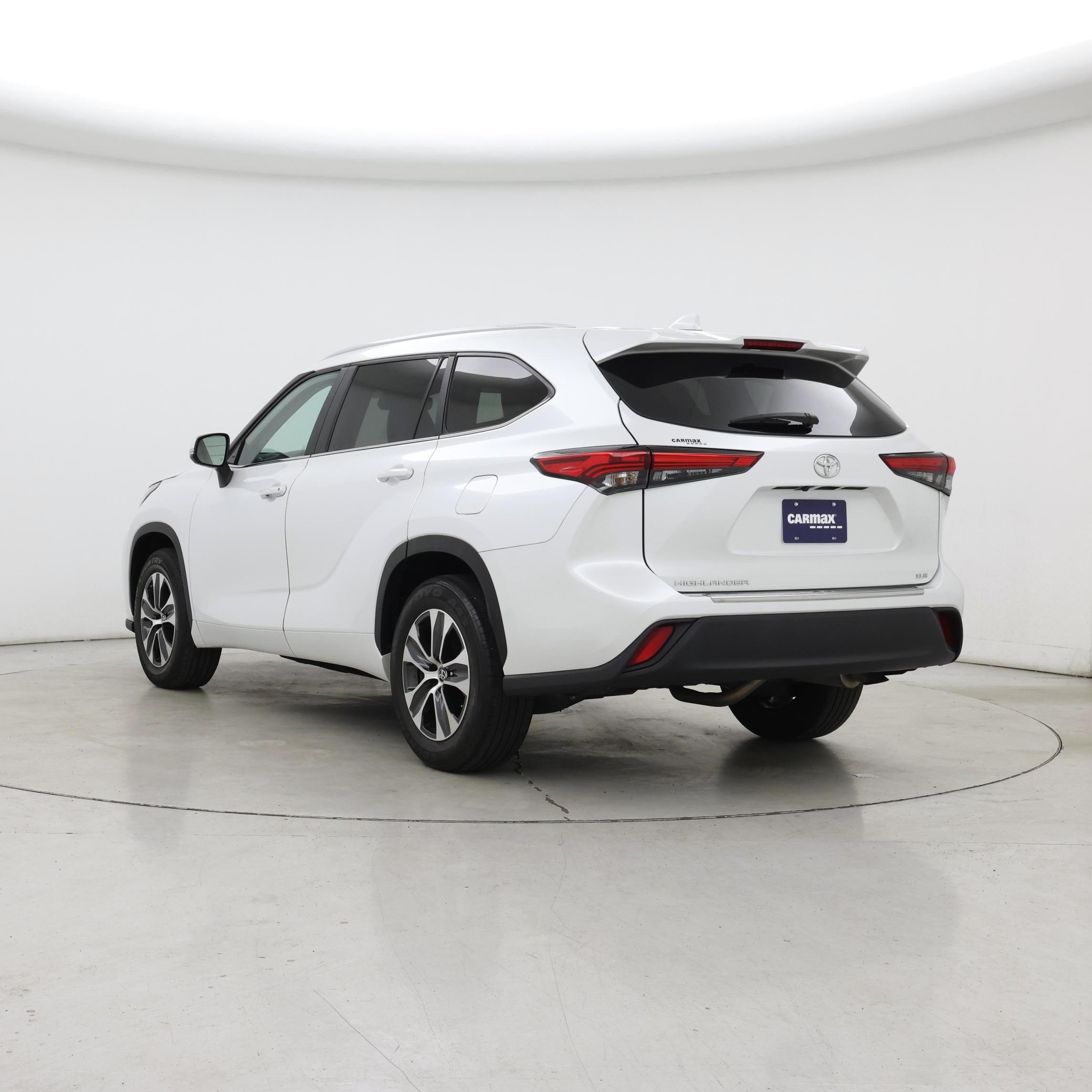 Thumbnail: 2023 Toyota Highlander - 2