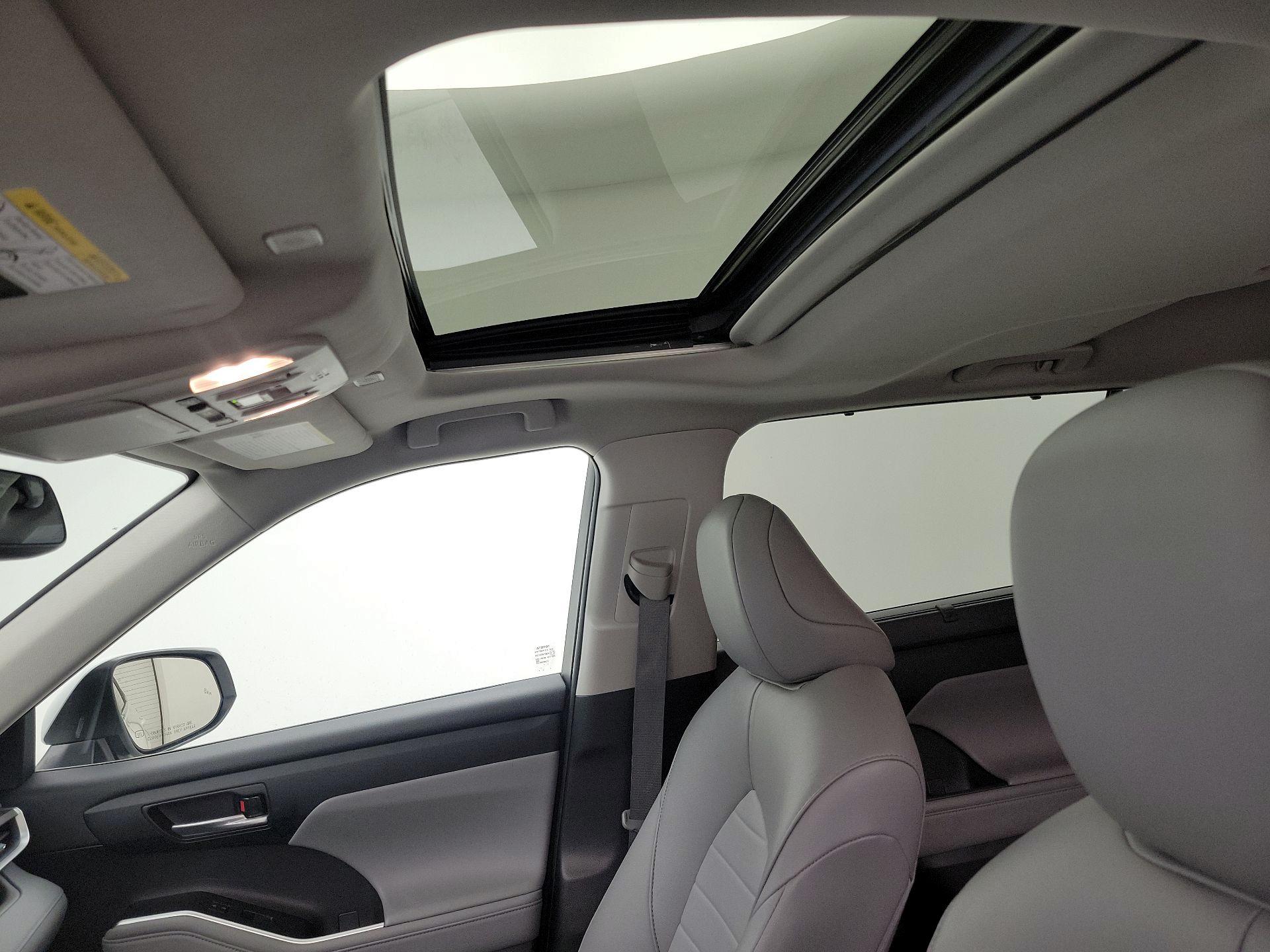 Thumbnail: 2023 Toyota Highlander - 19