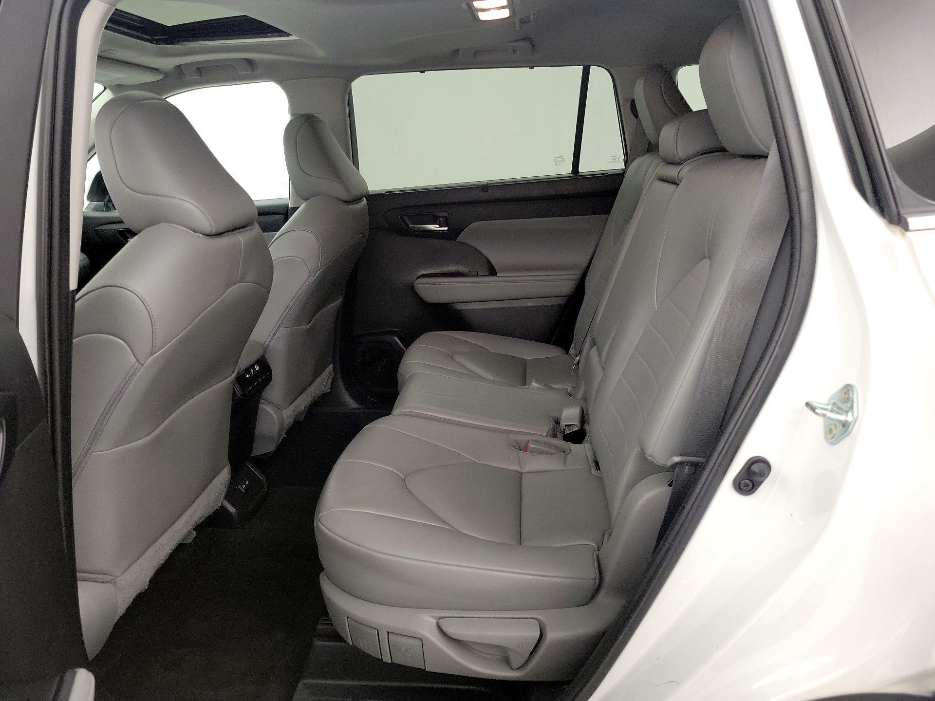 Thumbnail: 2023 Toyota Highlander - 20