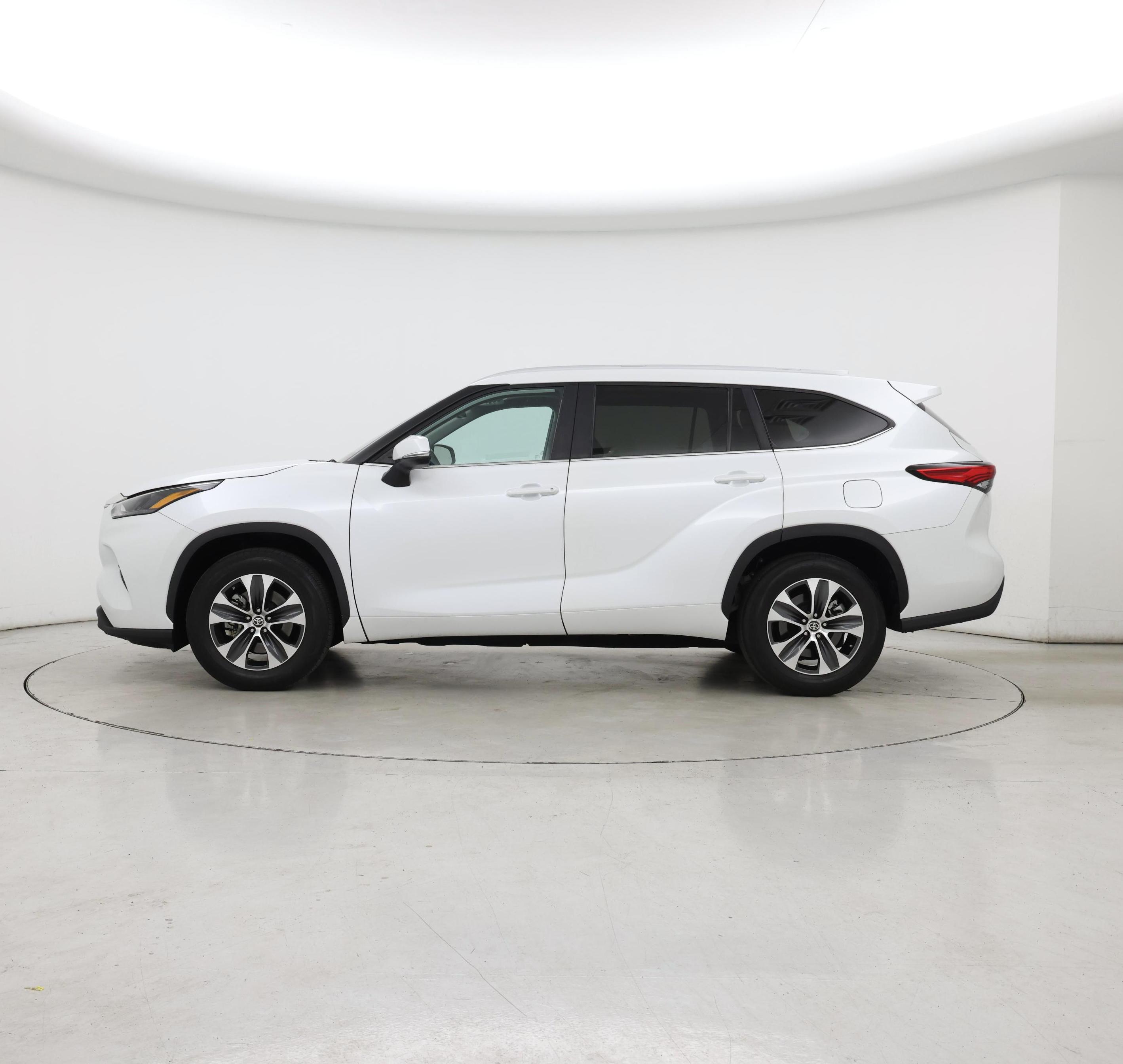 Thumbnail: 2023 Toyota Highlander - 3