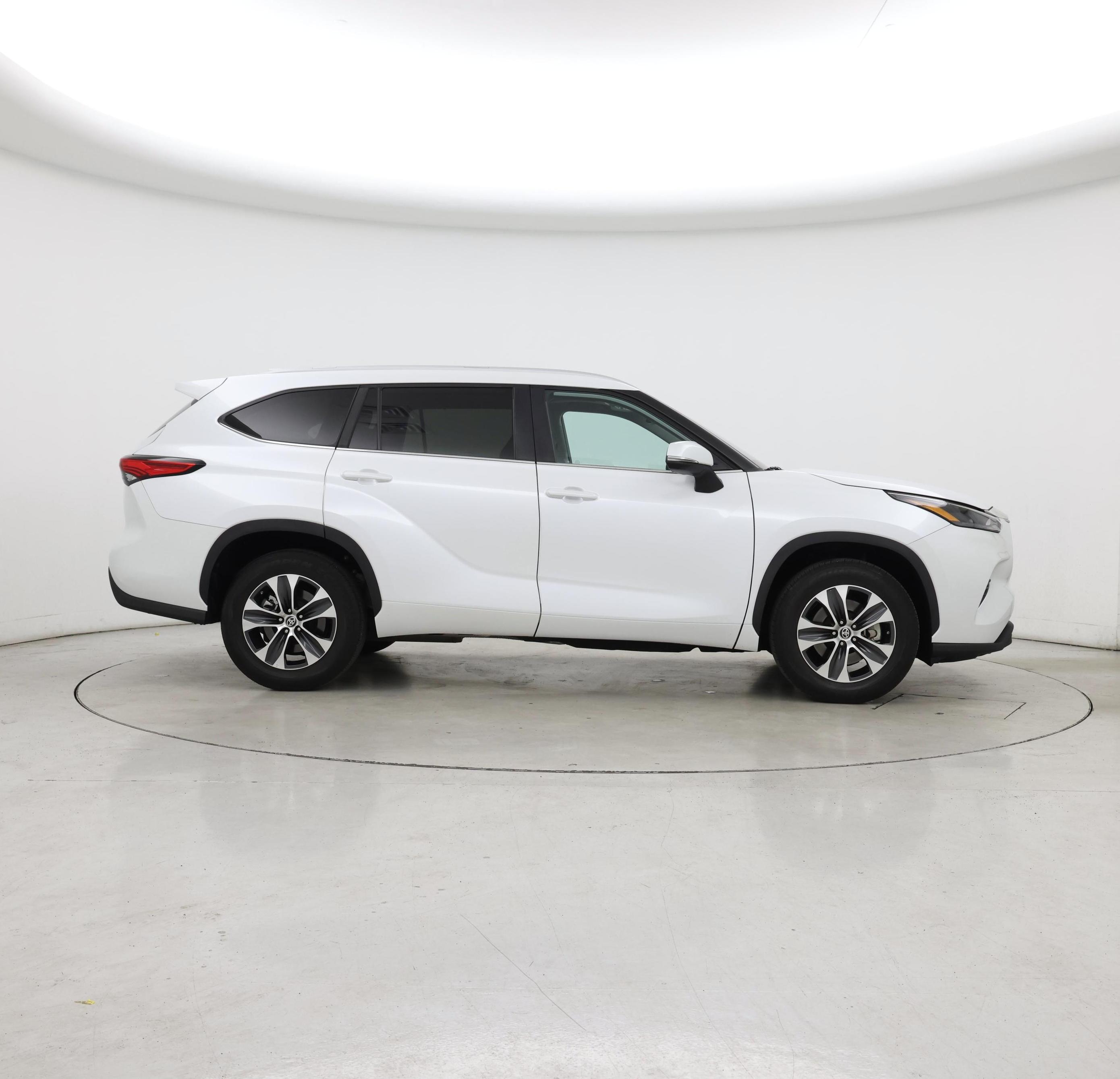 Thumbnail: 2023 Toyota Highlander - 7